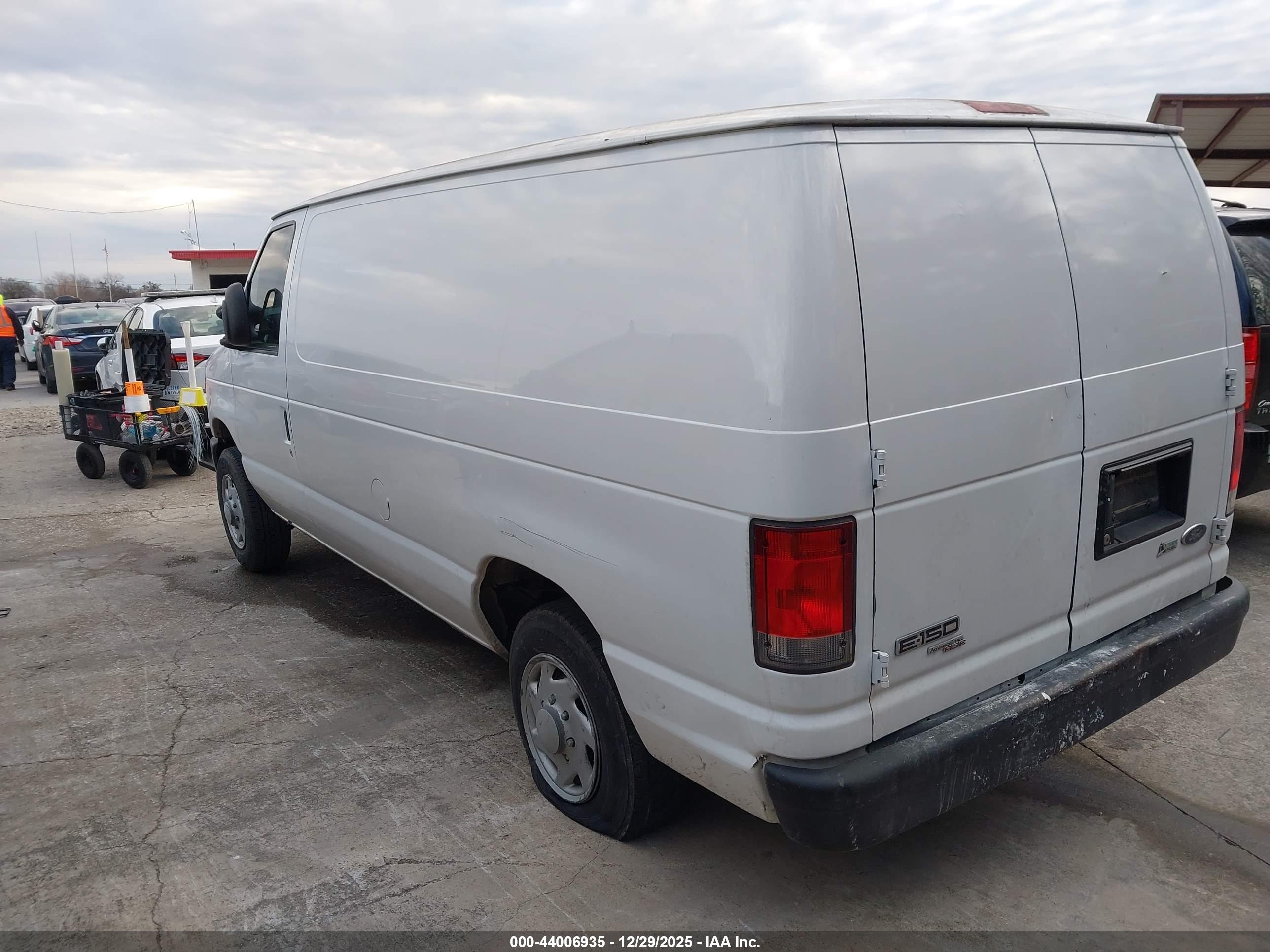 FORD E-150 image 3