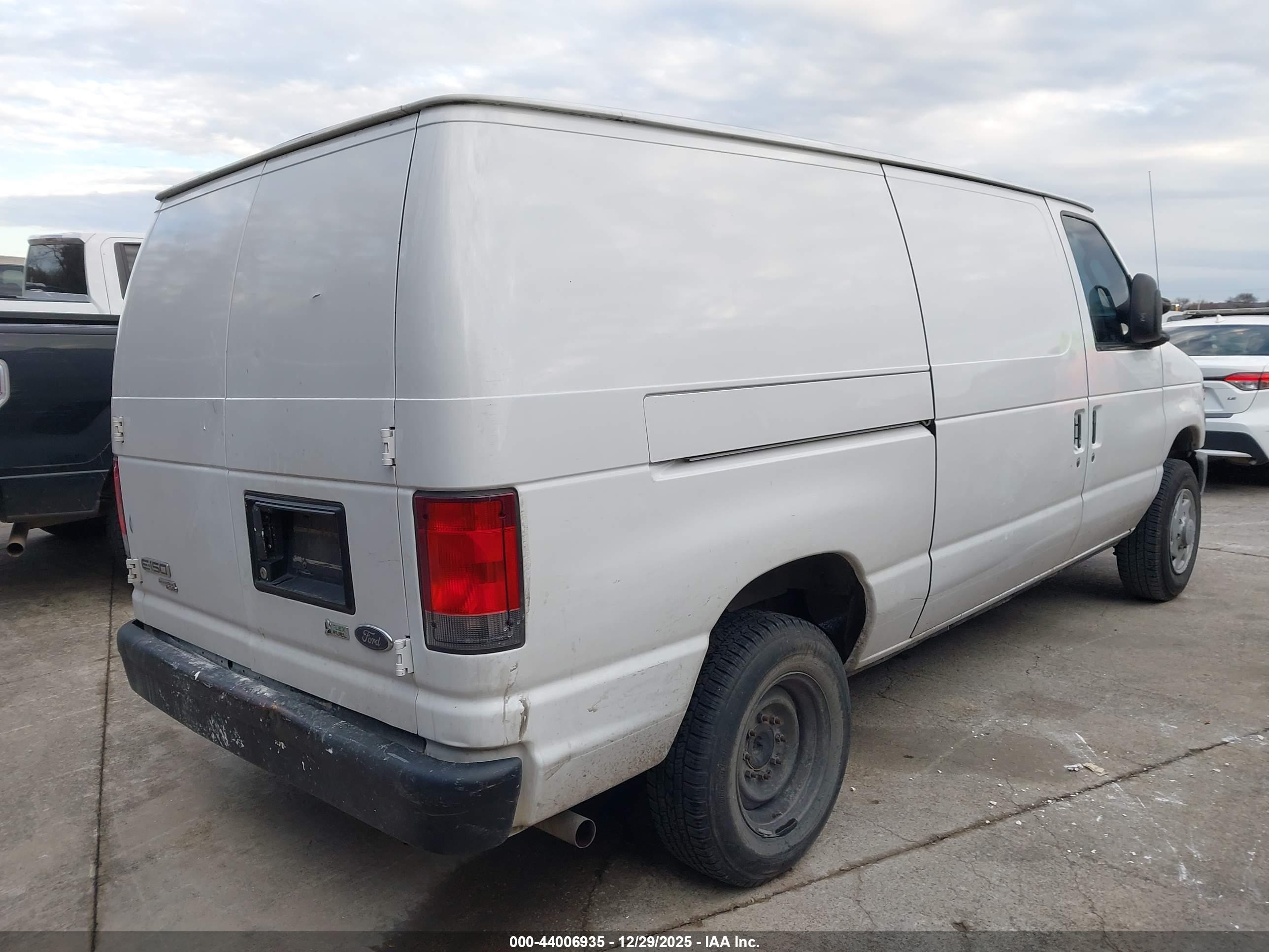 FORD E-150 image 4