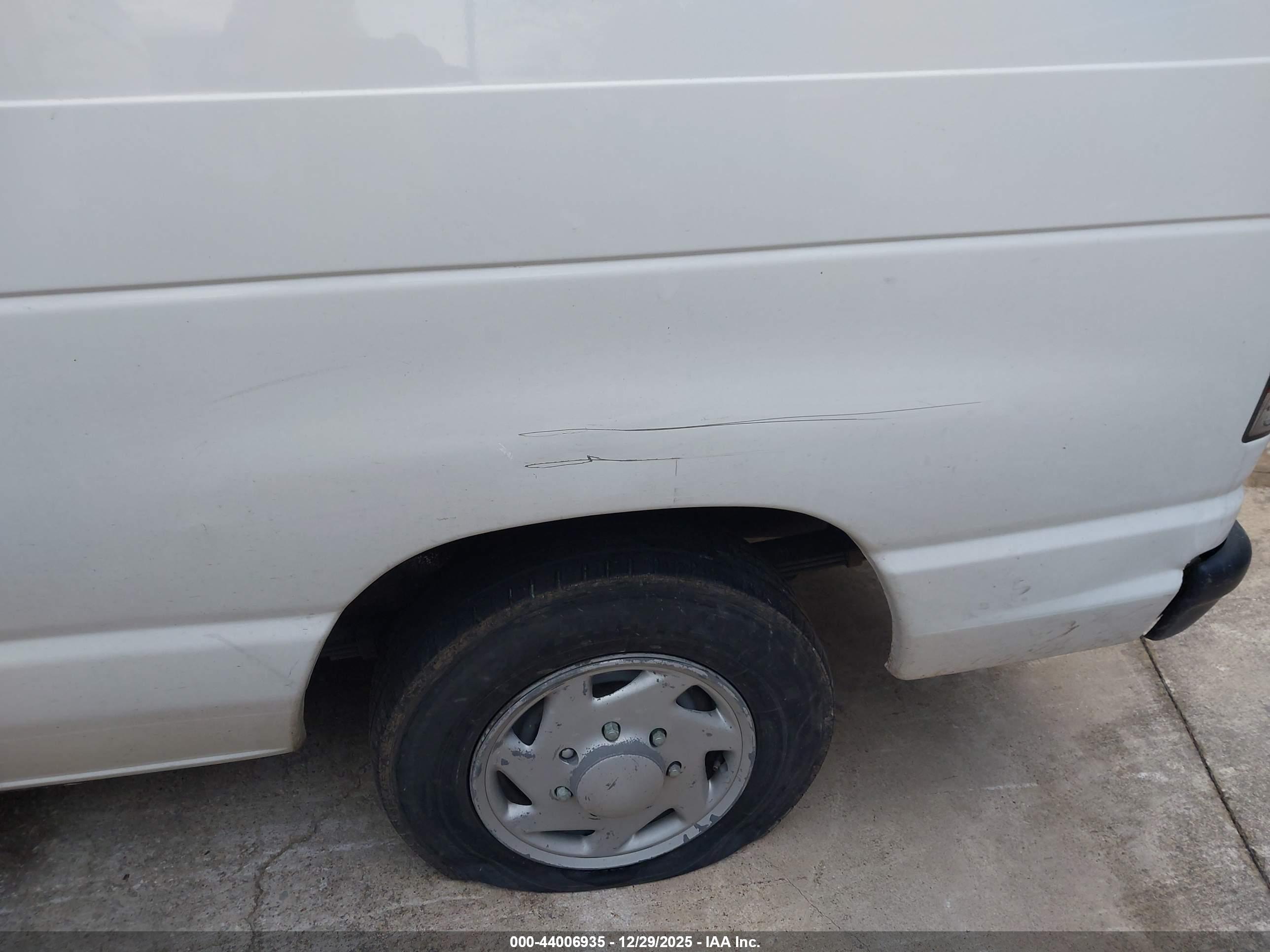 FORD E-150 image 6