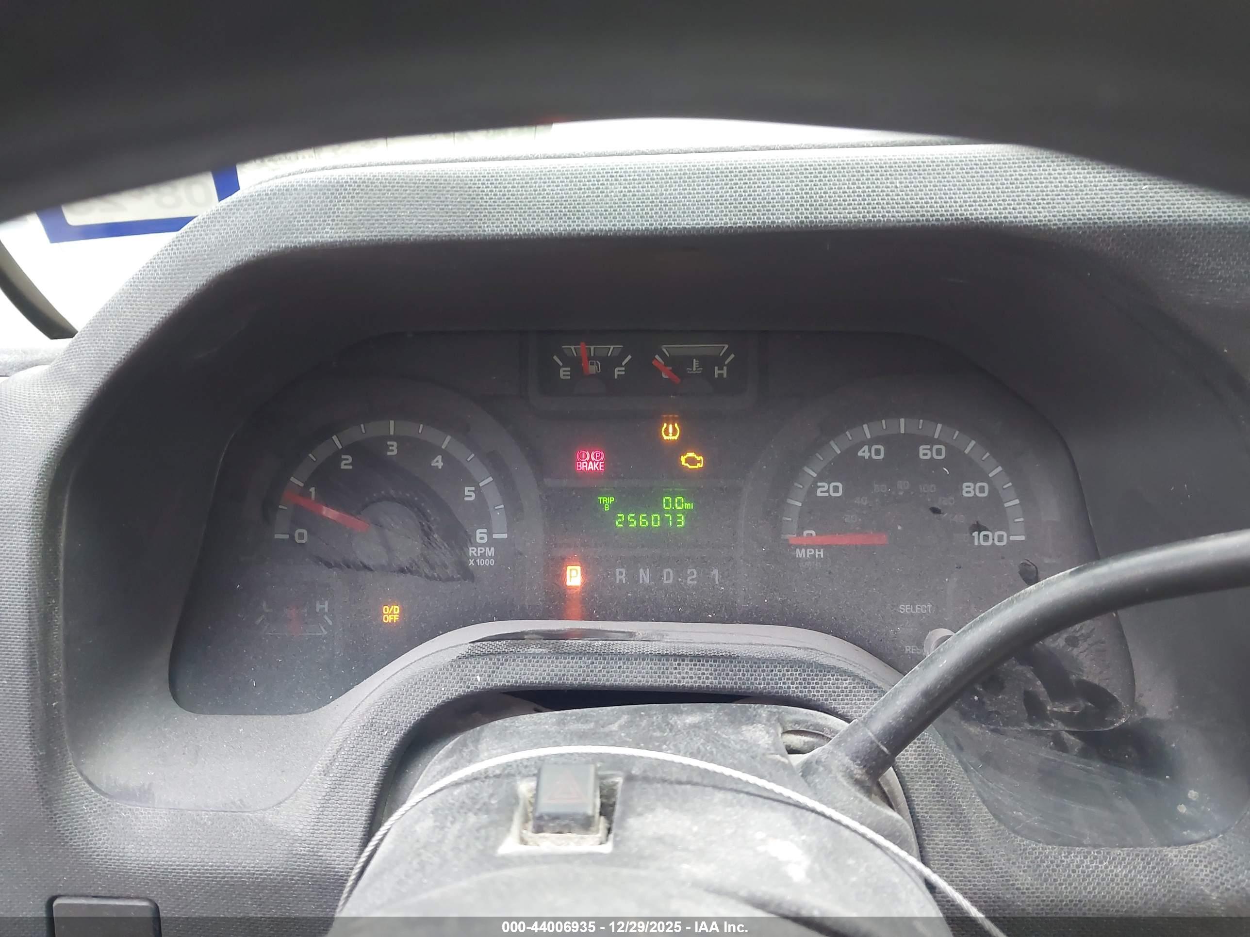 FORD E-150 image 7