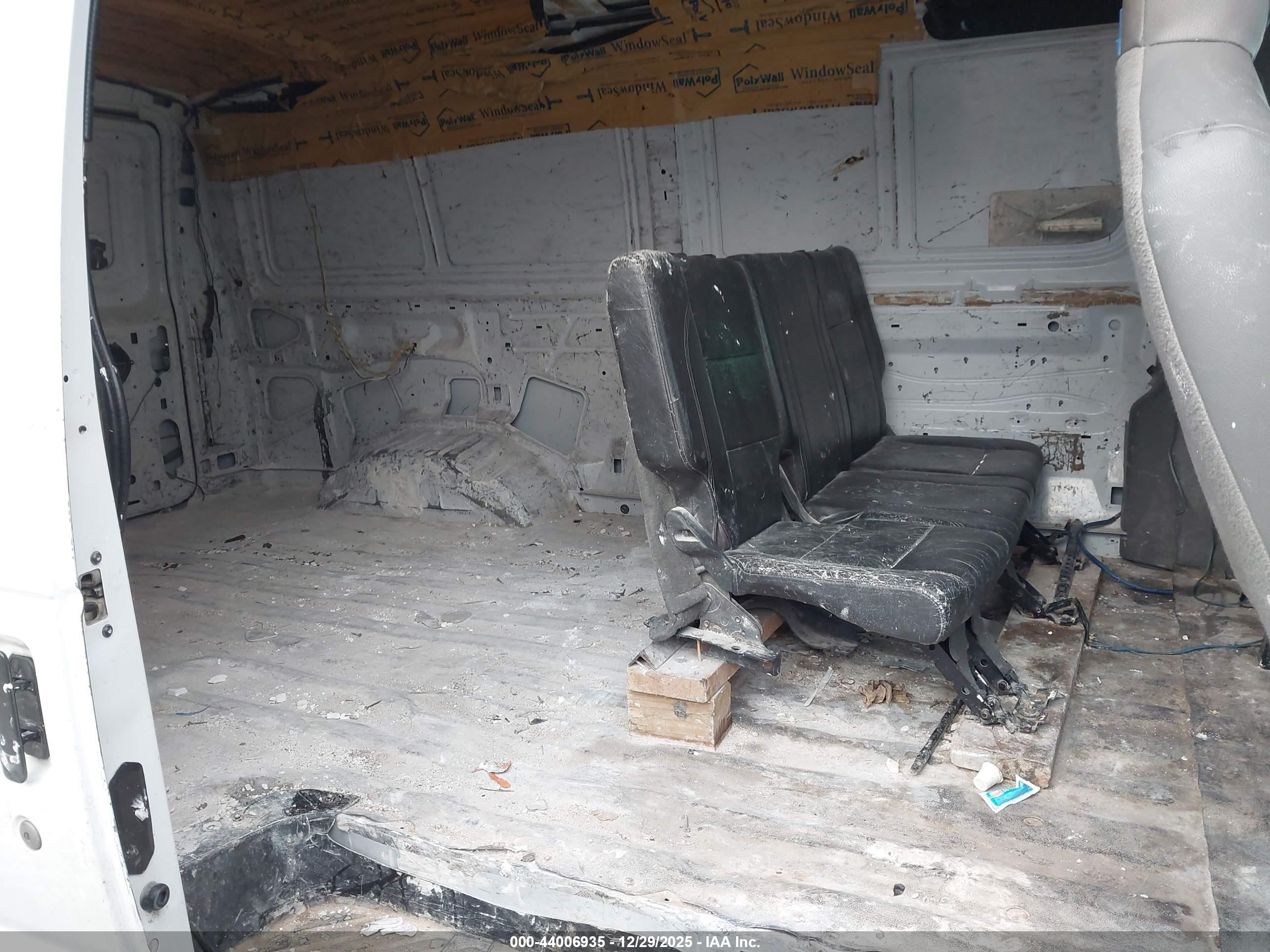 FORD E-150 image 8