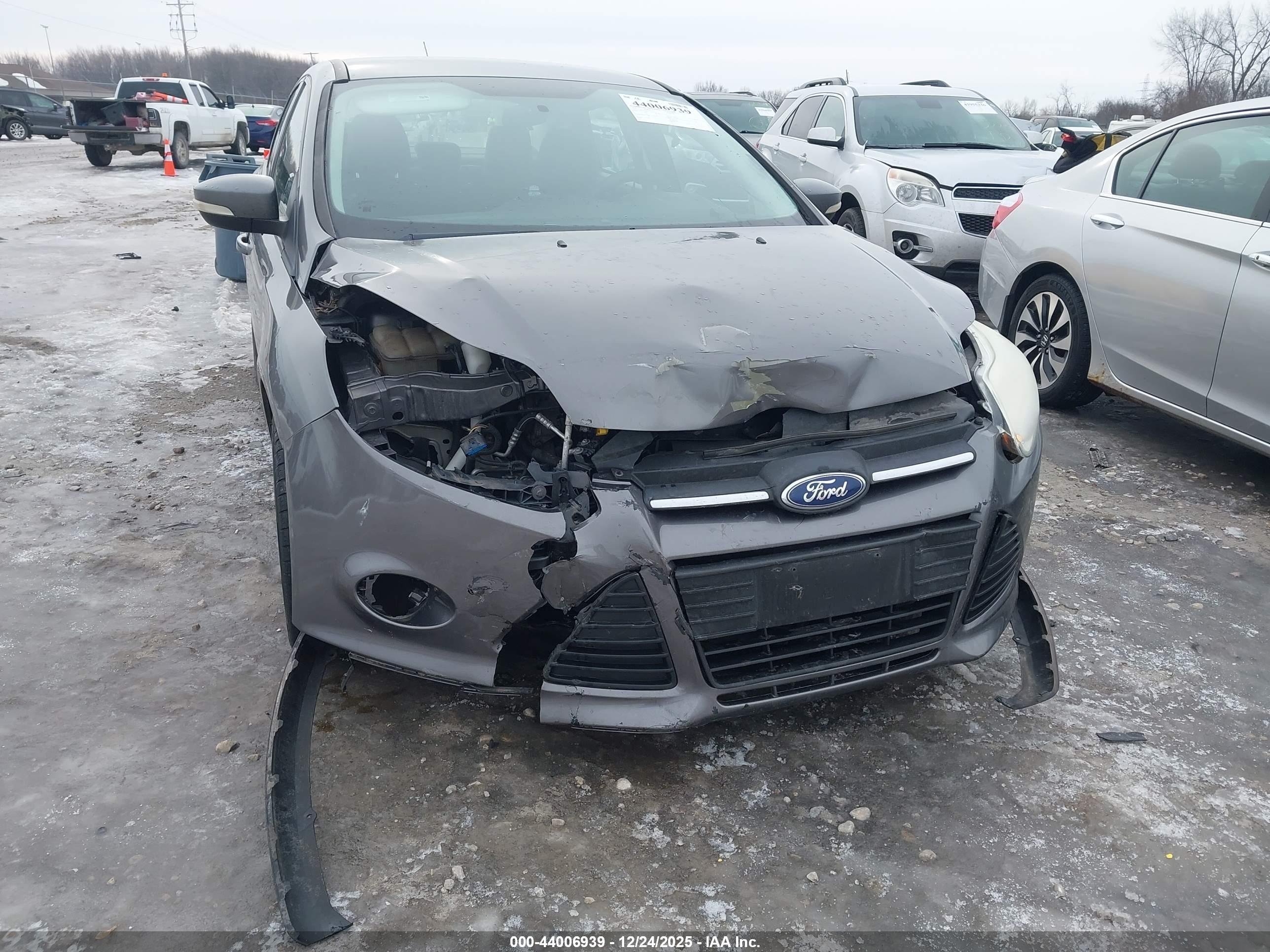 FORD FOCUS image 6
