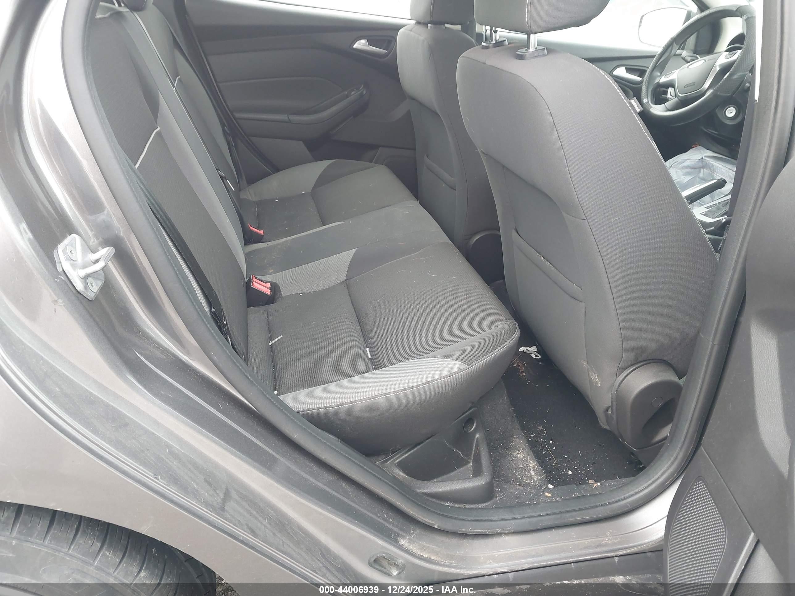 FORD FOCUS image 8