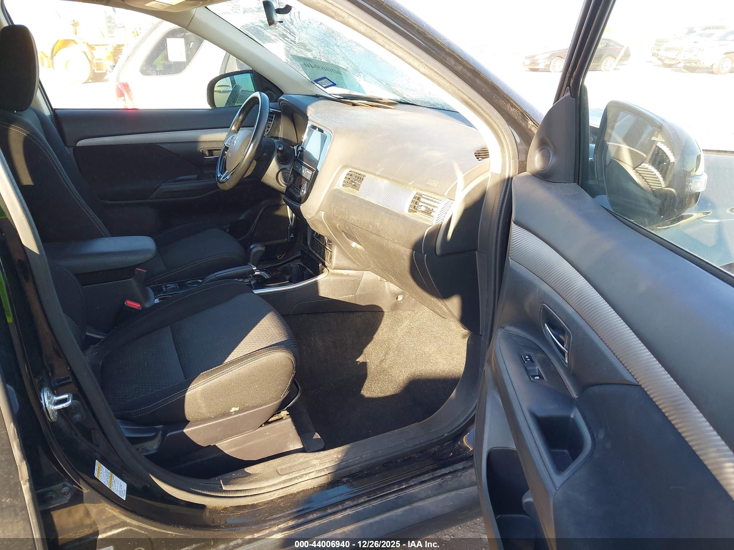 MITSUBISHI OUTLANDER image 5