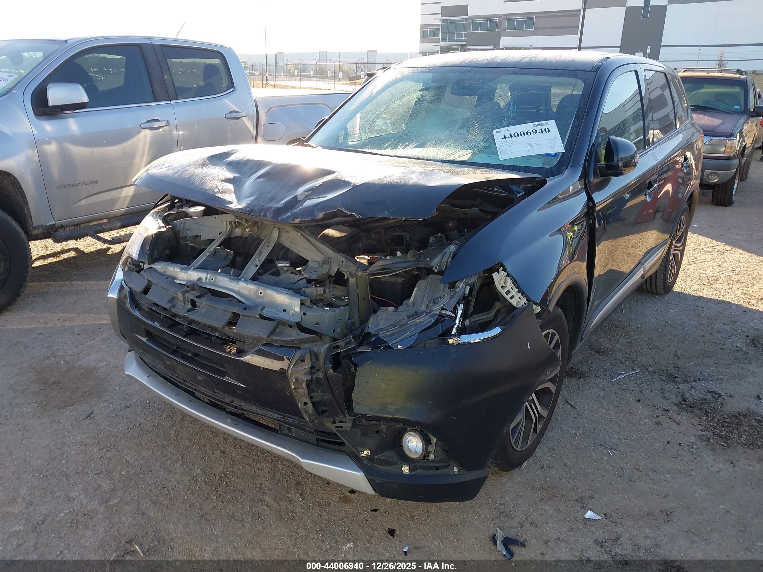 MITSUBISHI OUTLANDER image 6