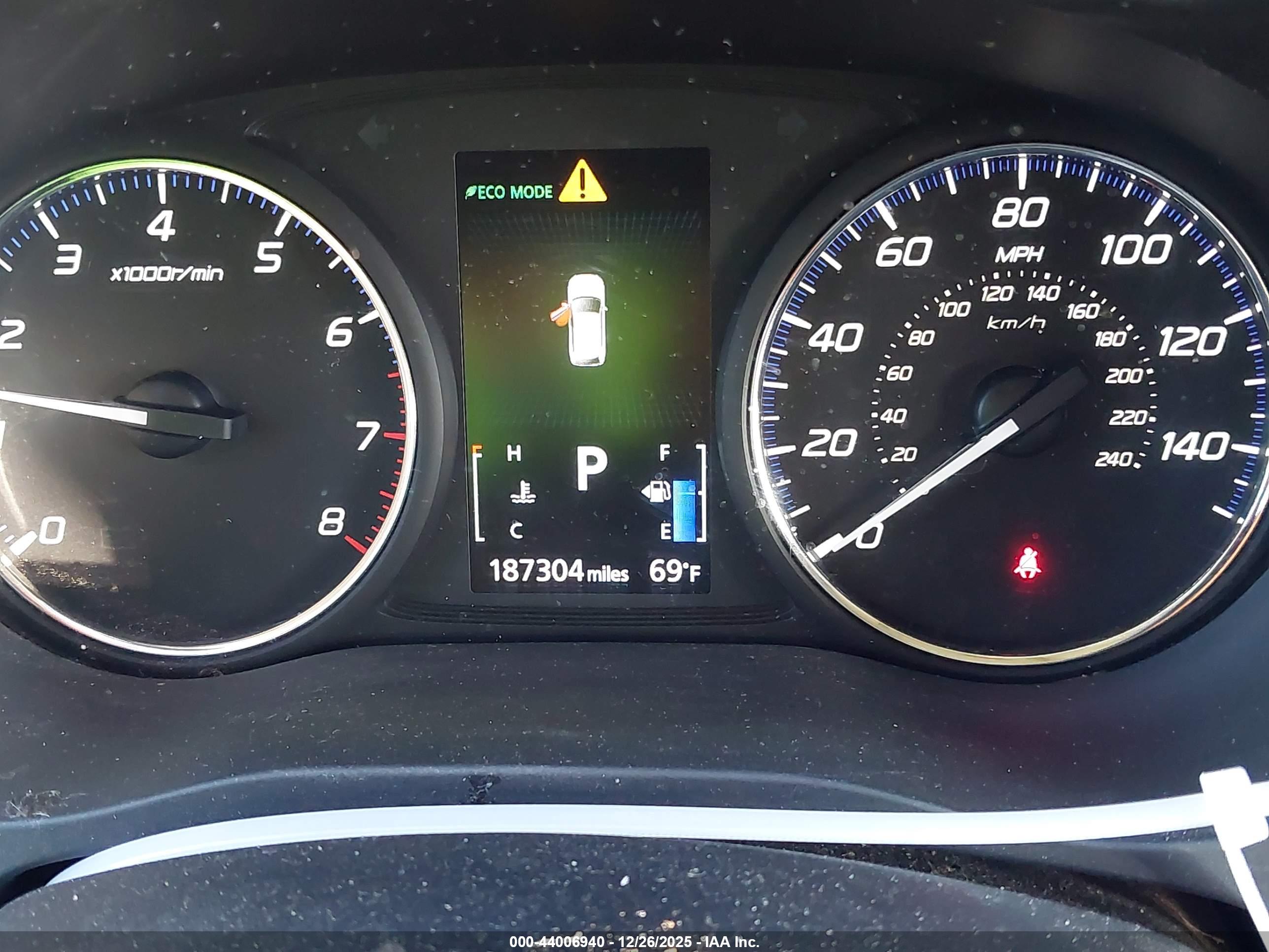 MITSUBISHI OUTLANDER image 7