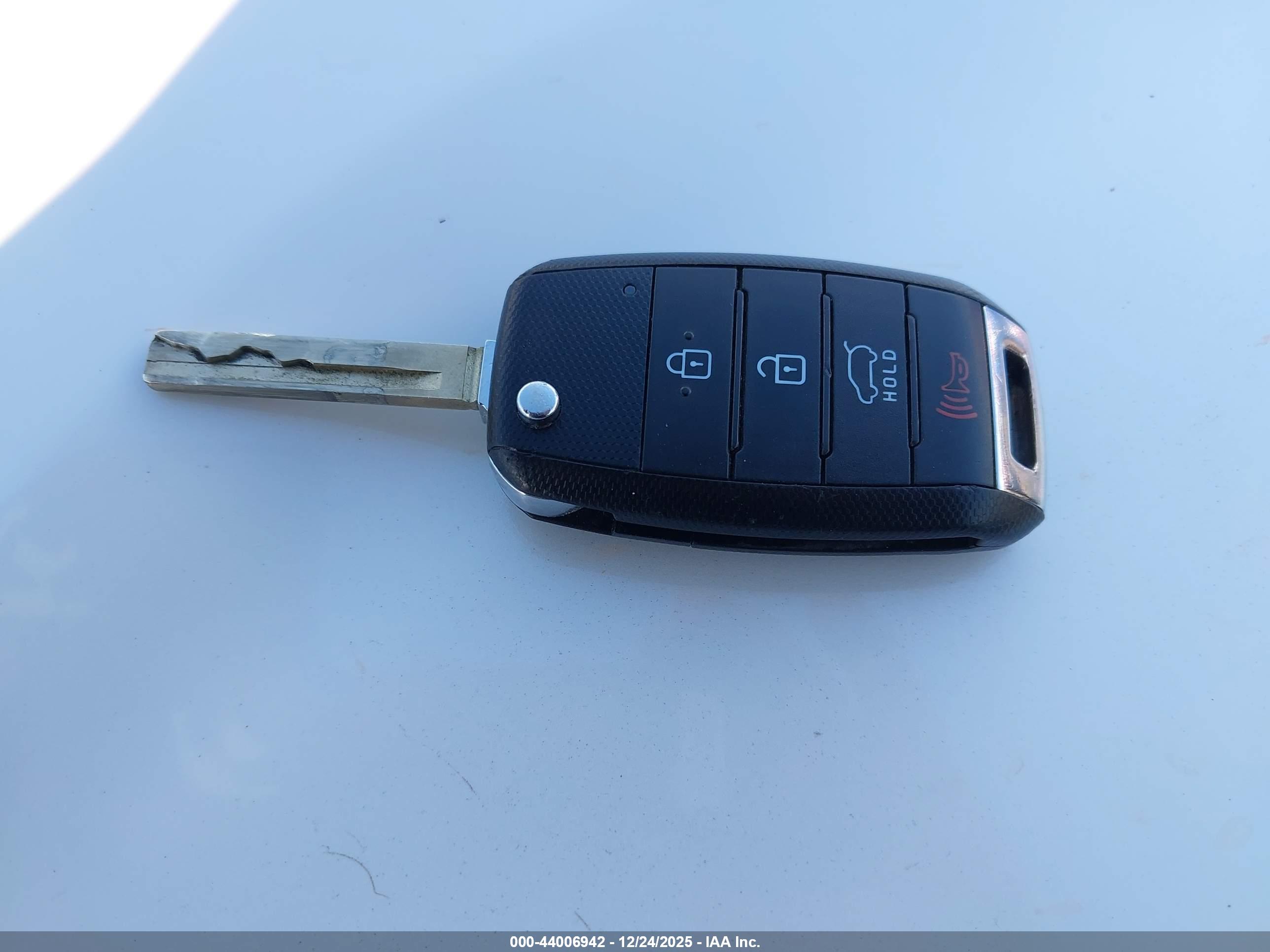 KIA SORENTO image 11