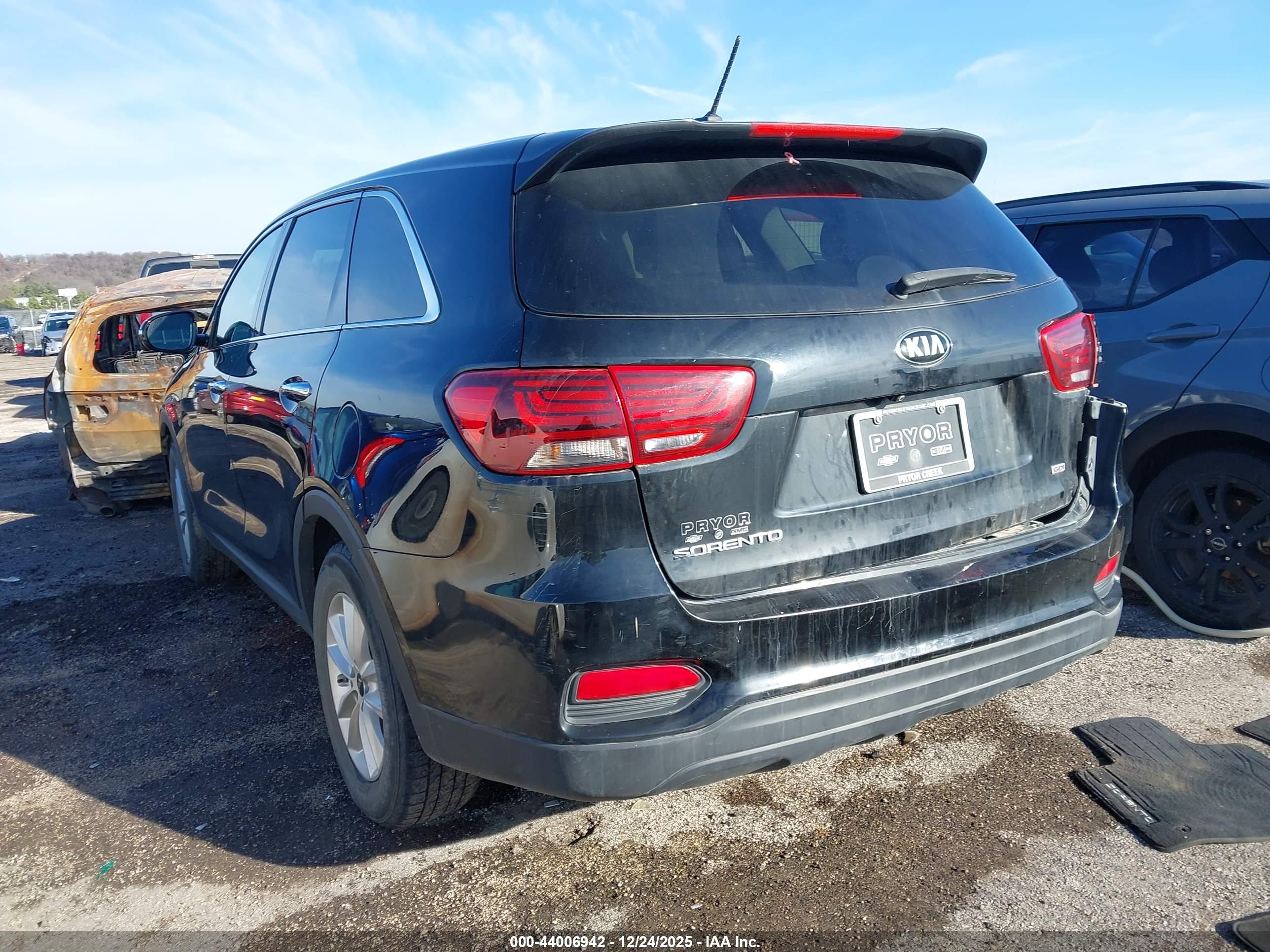 KIA SORENTO image 3