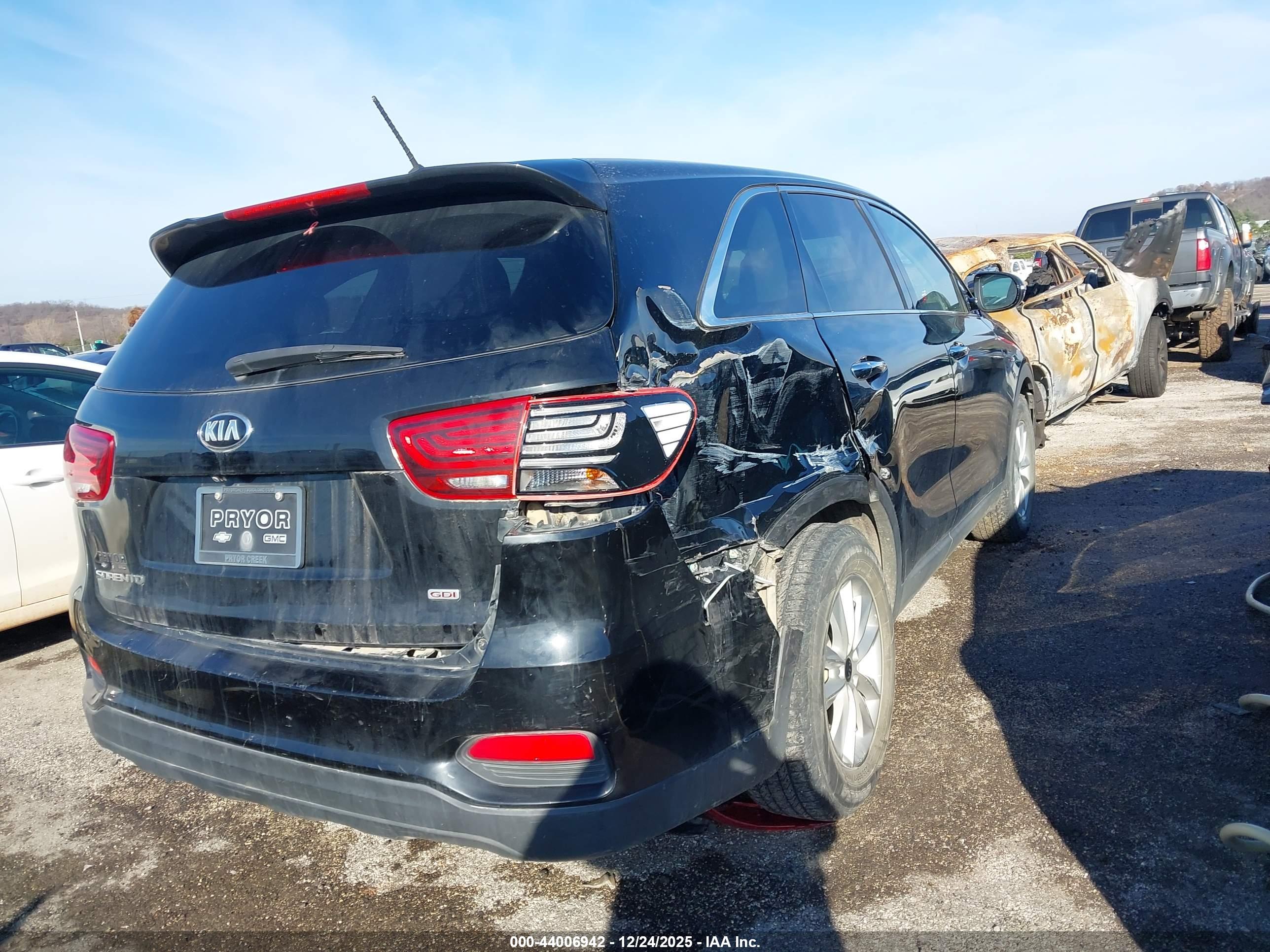KIA SORENTO image 4