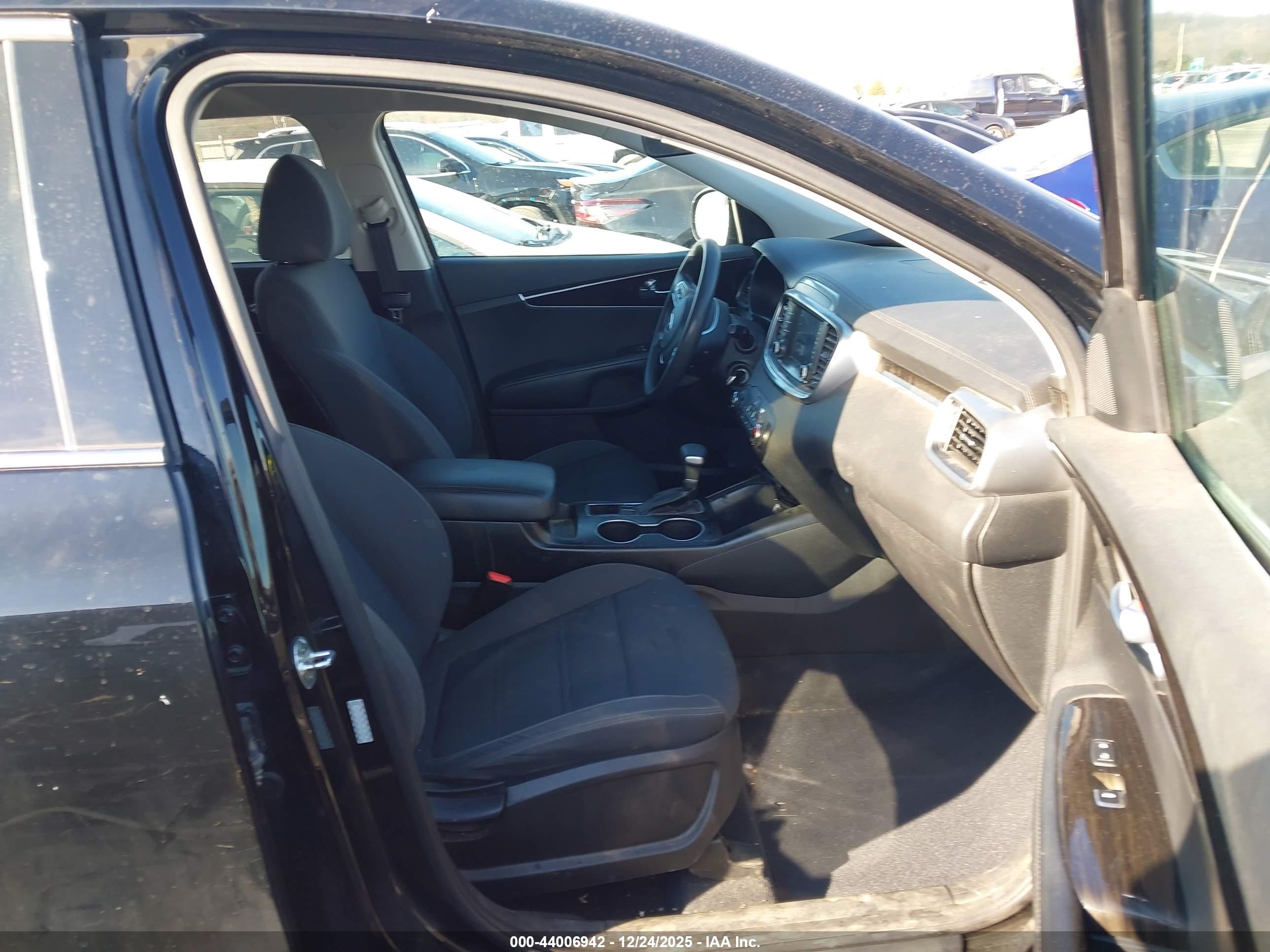 KIA SORENTO image 5