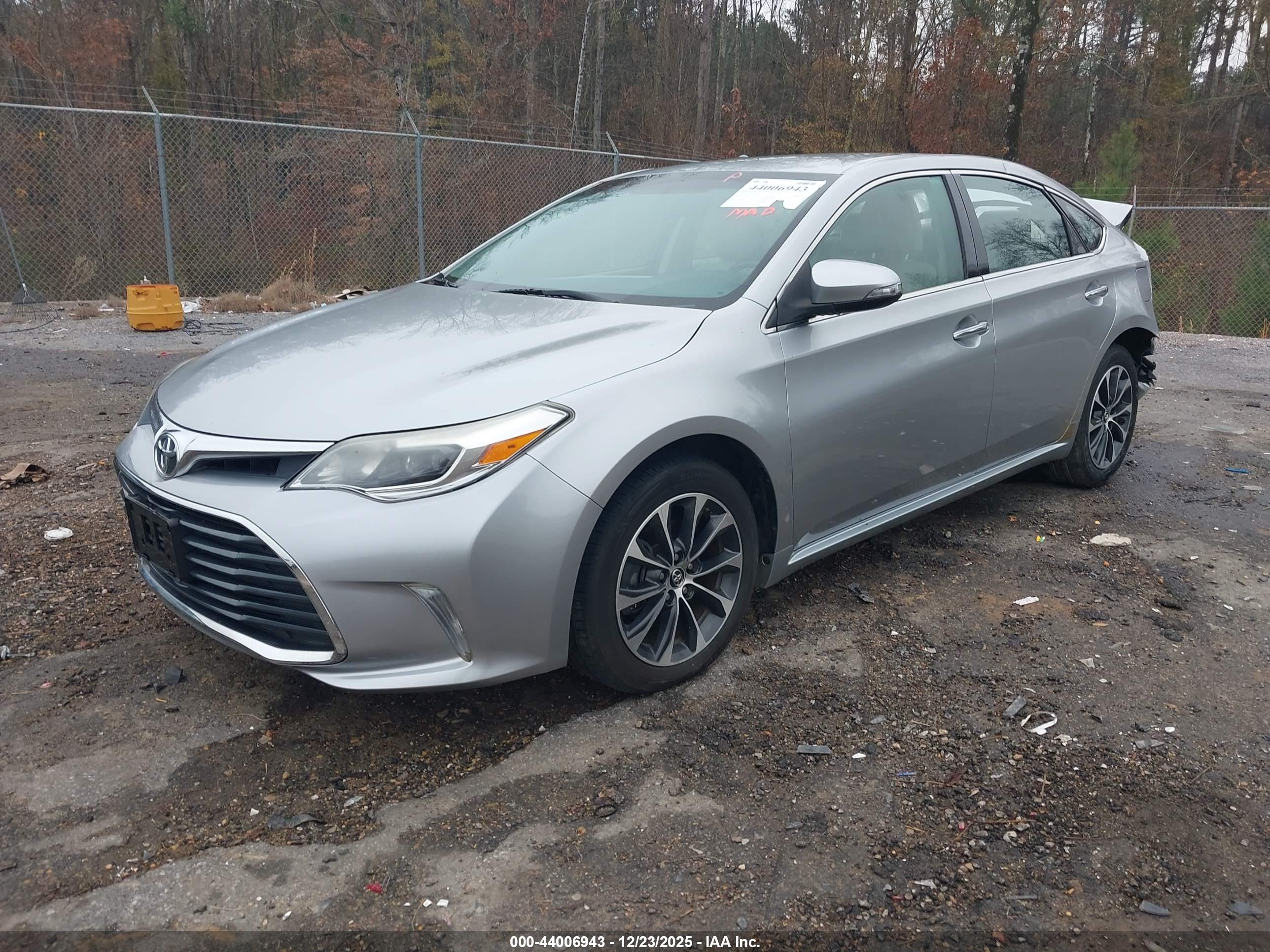 TOYOTA AVALON image 2