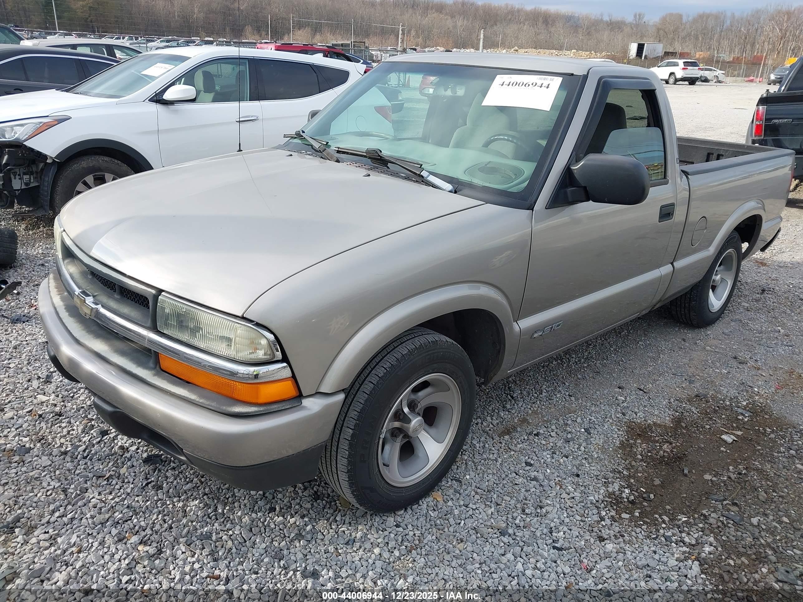 CHEVROLET S-10 image 2