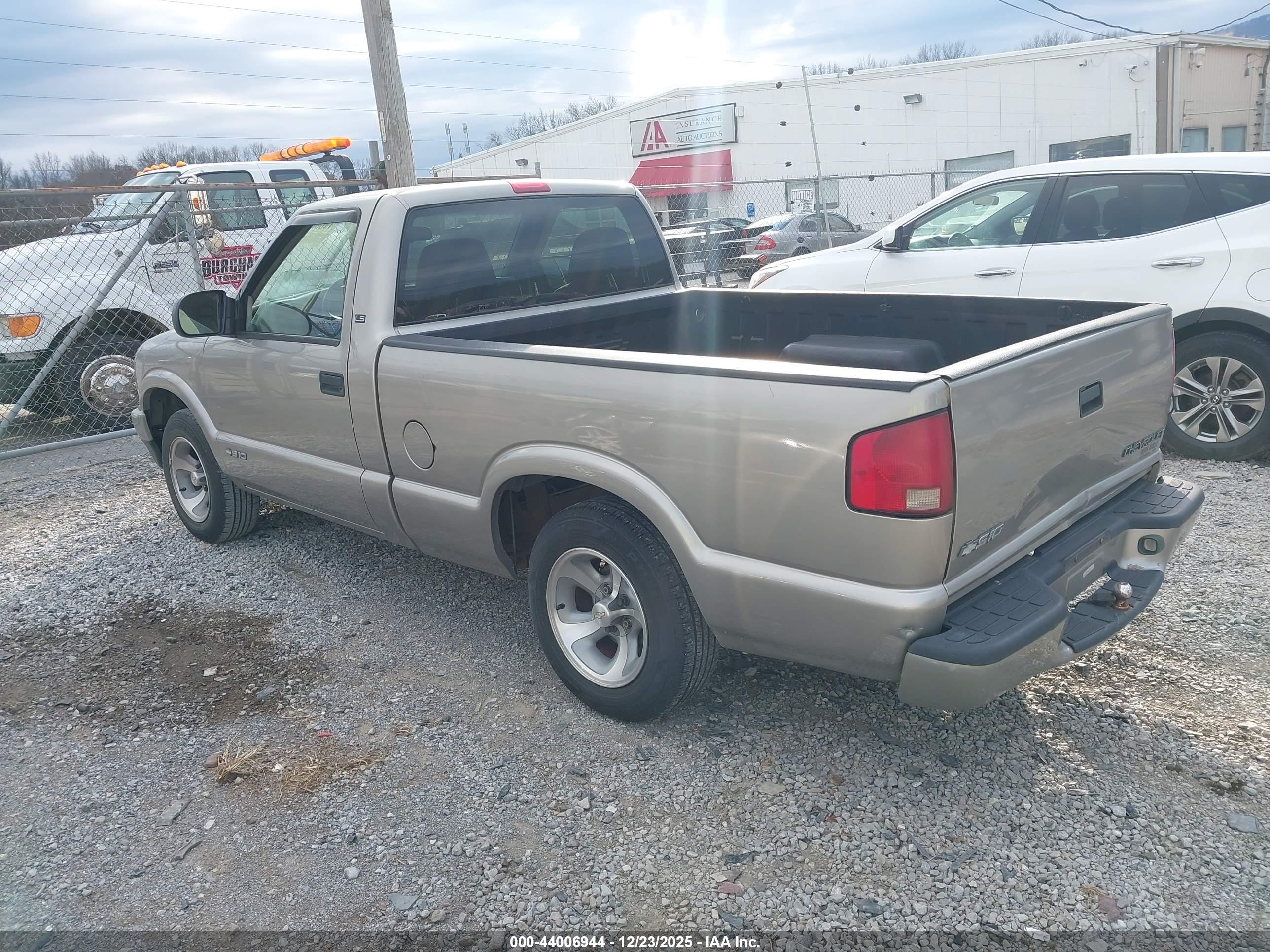 CHEVROLET S-10 image 3