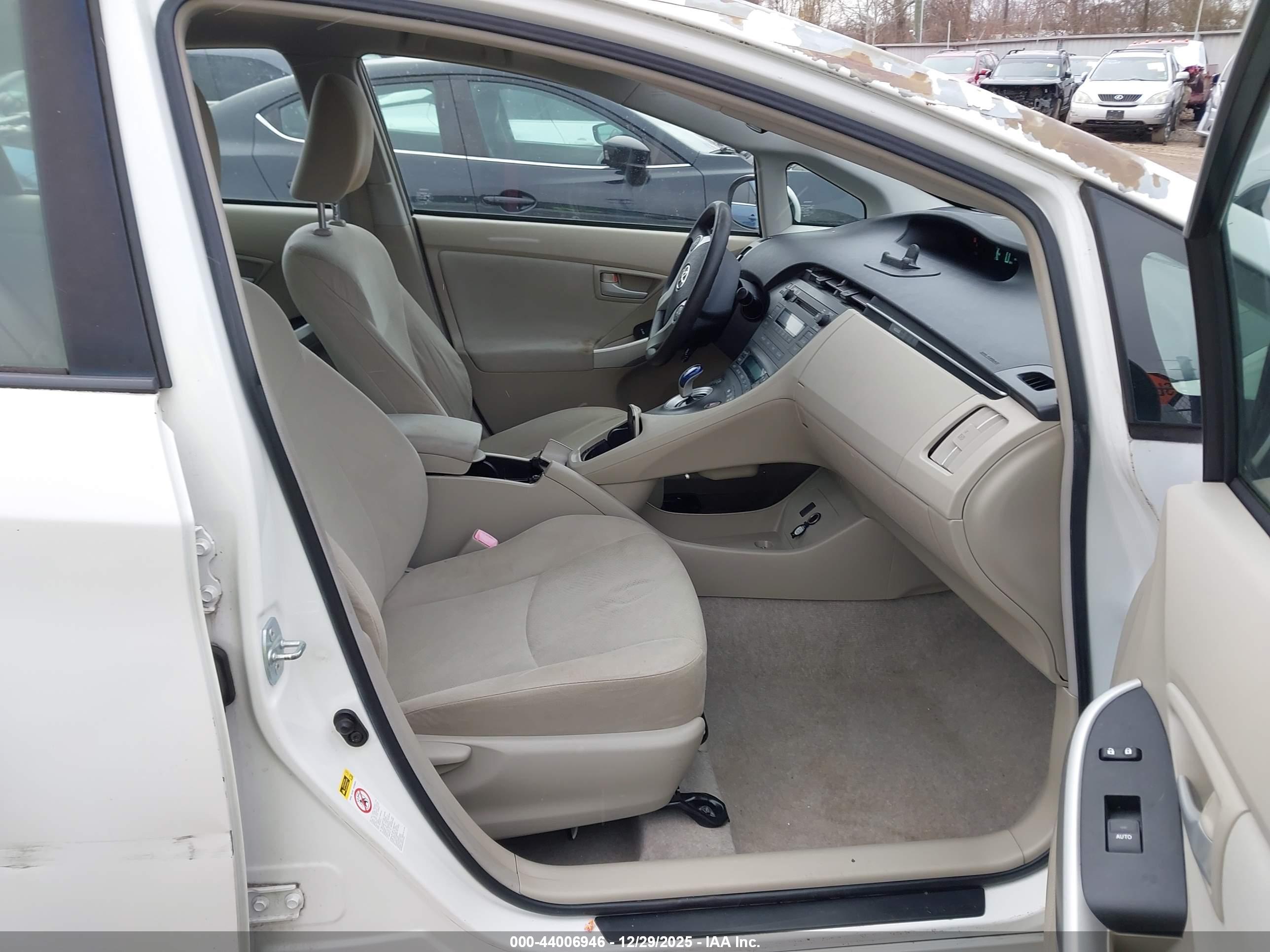 TOYOTA PRIUS image 5