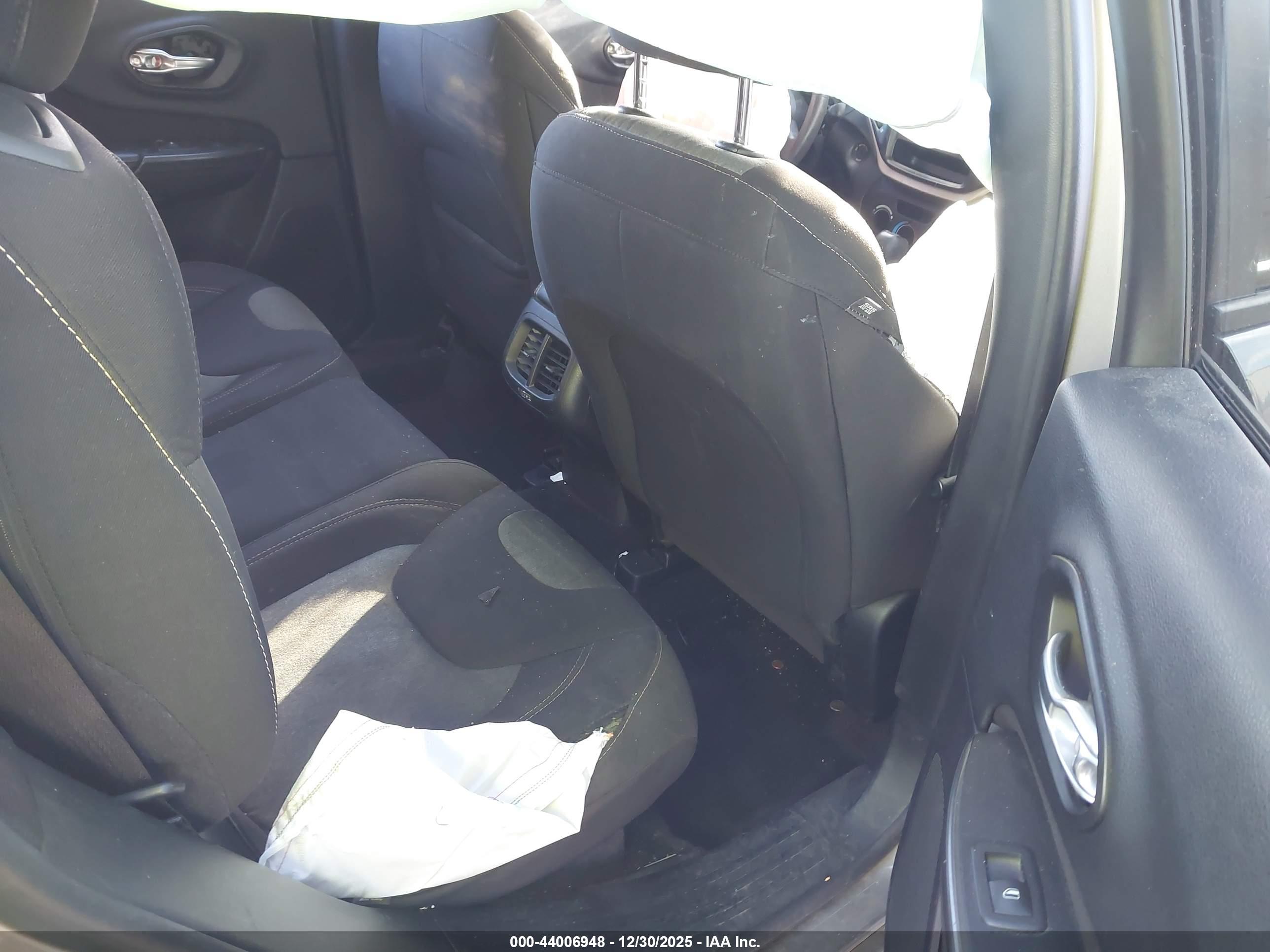JEEP CHEROKEE image 8