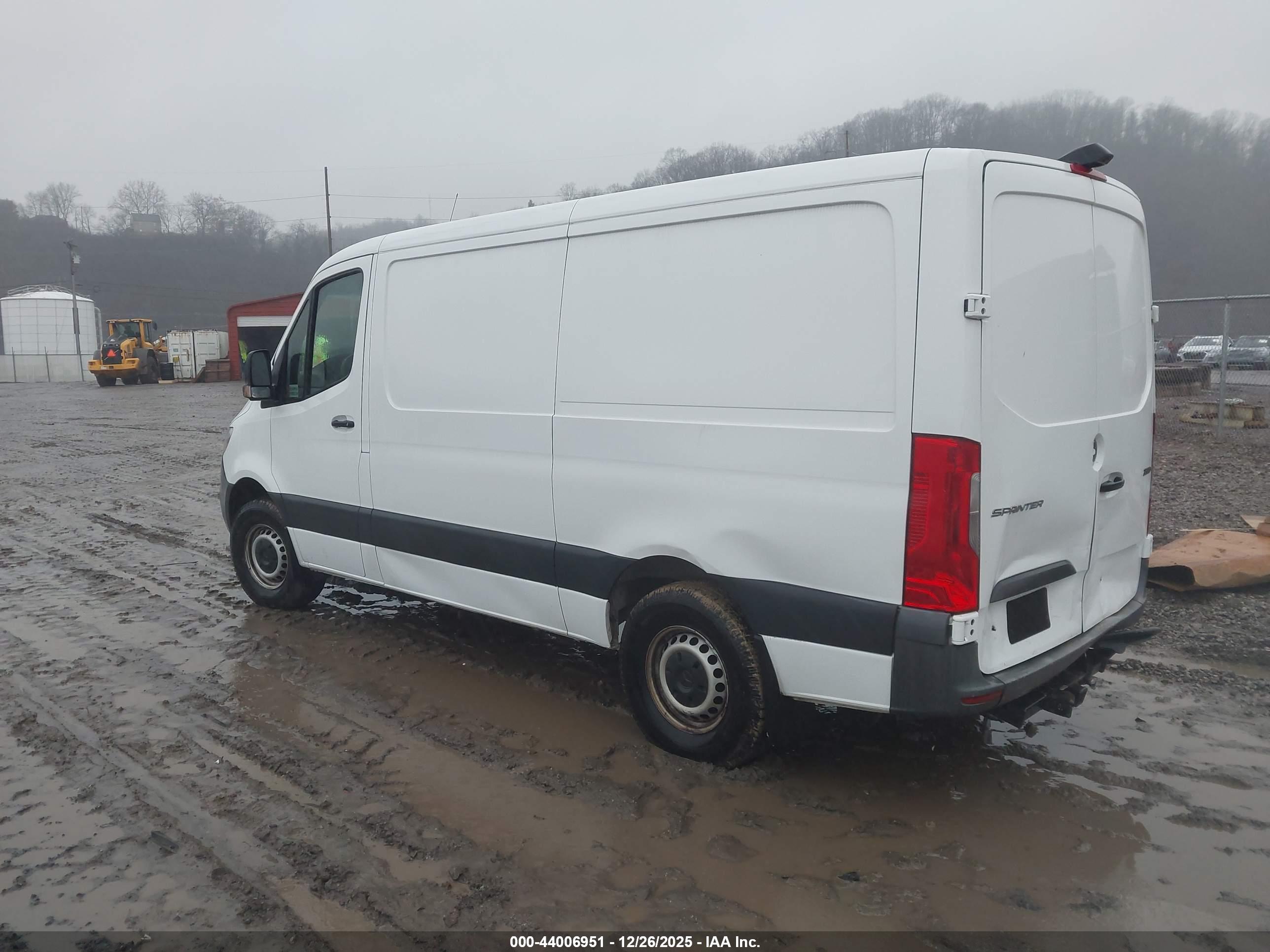 MERCEDES-BENZ SPRINTER image 3