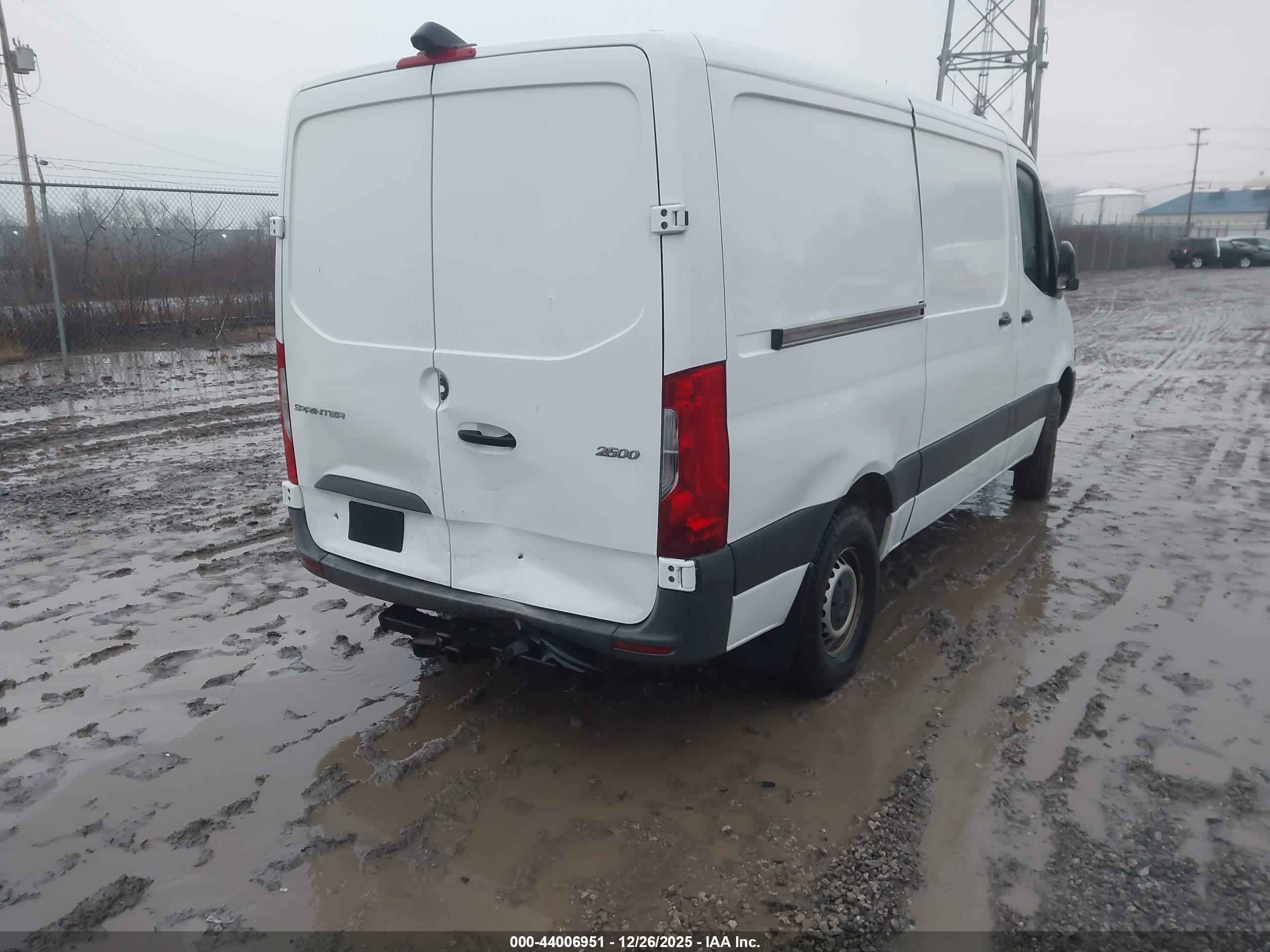 MERCEDES-BENZ SPRINTER image 4