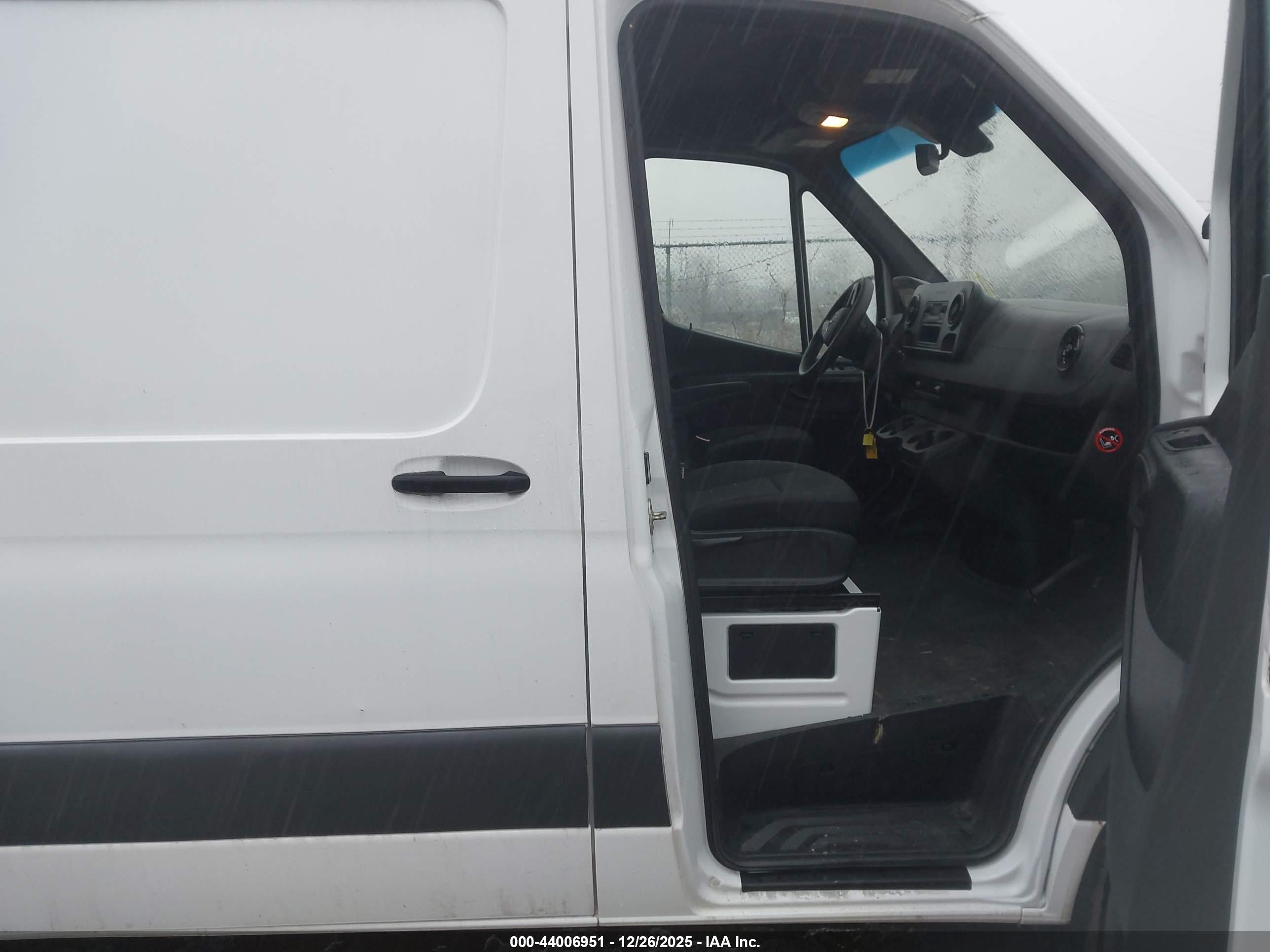 MERCEDES-BENZ SPRINTER image 5
