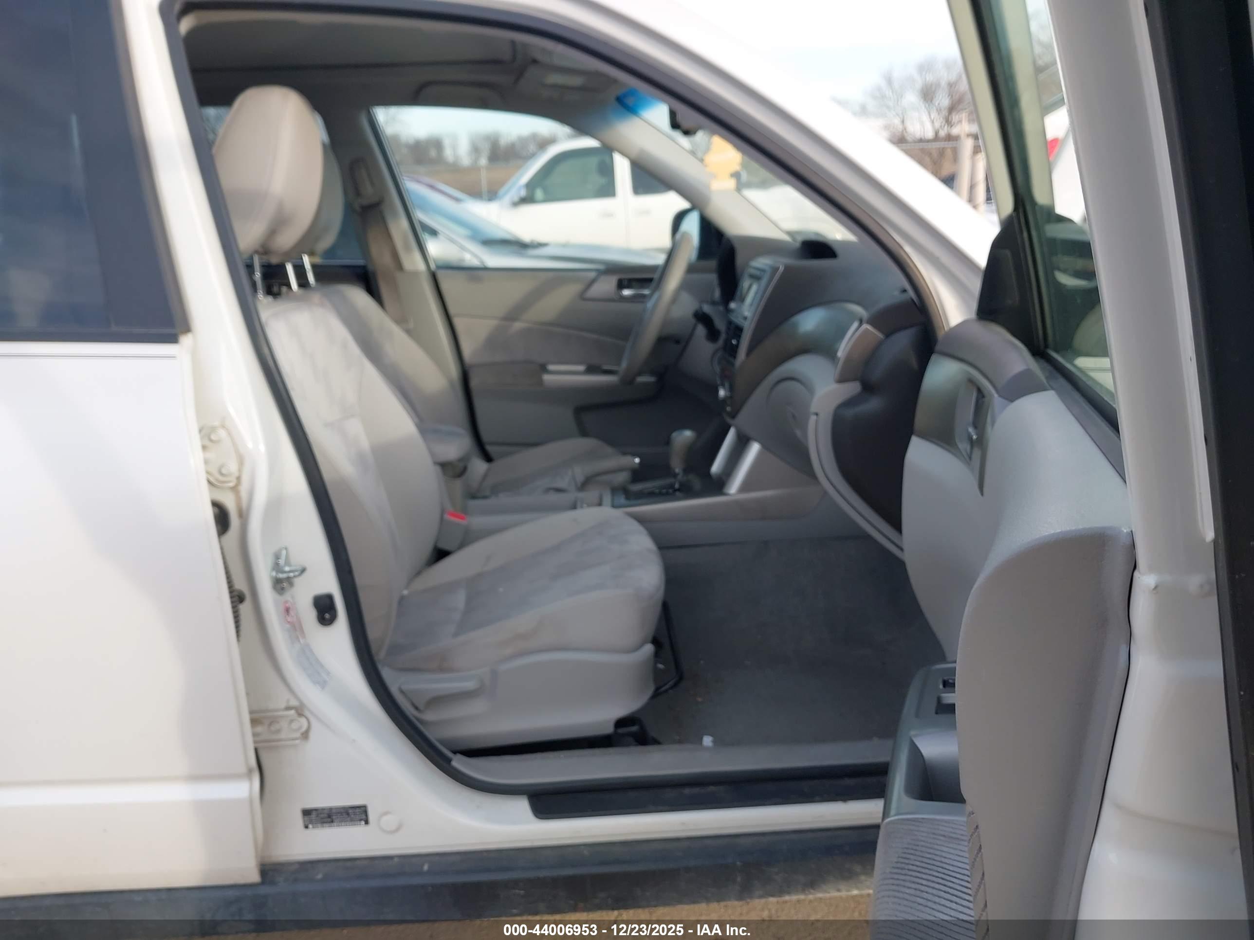 SUBARU FORESTER image 5