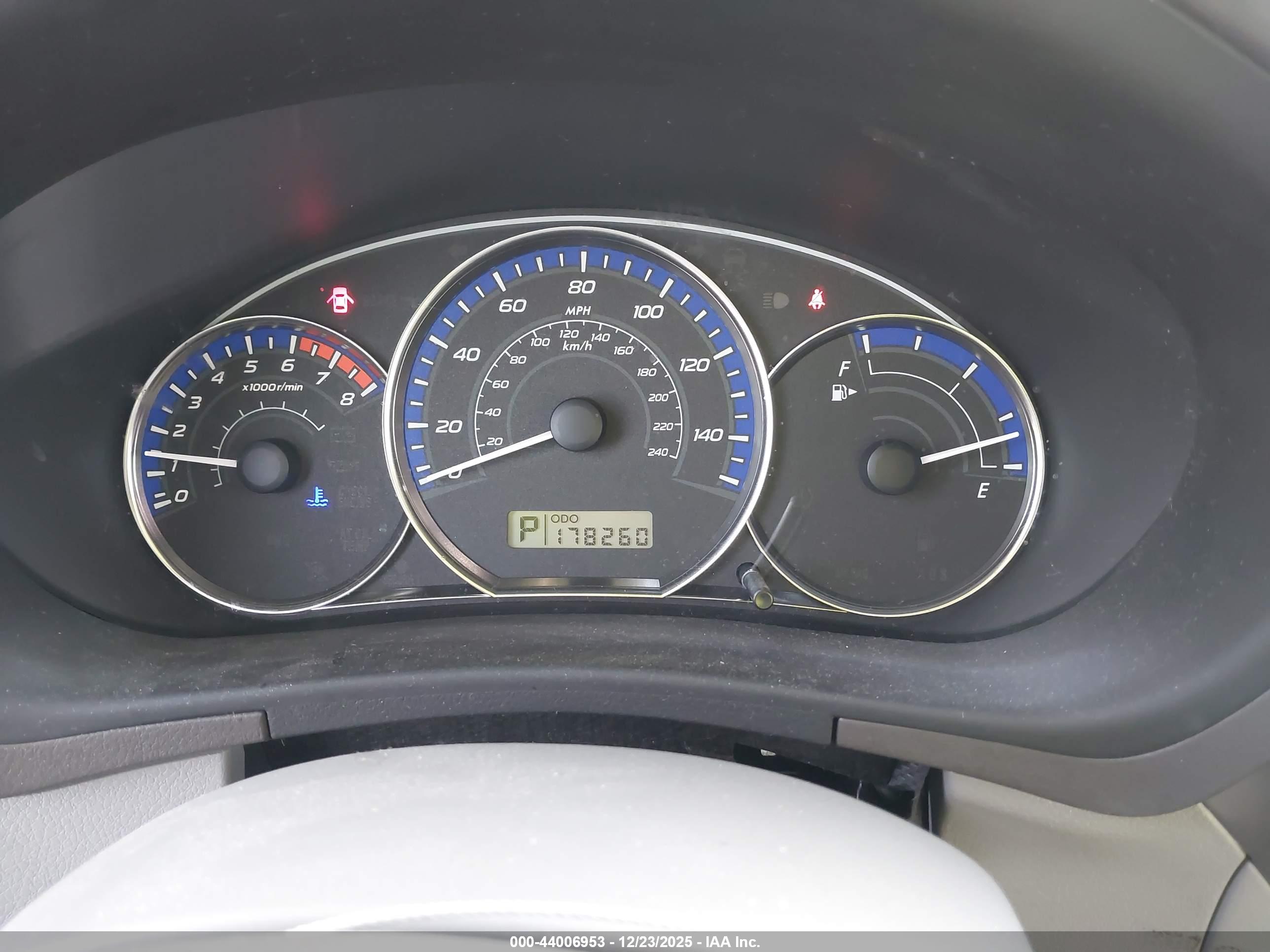SUBARU FORESTER image 7