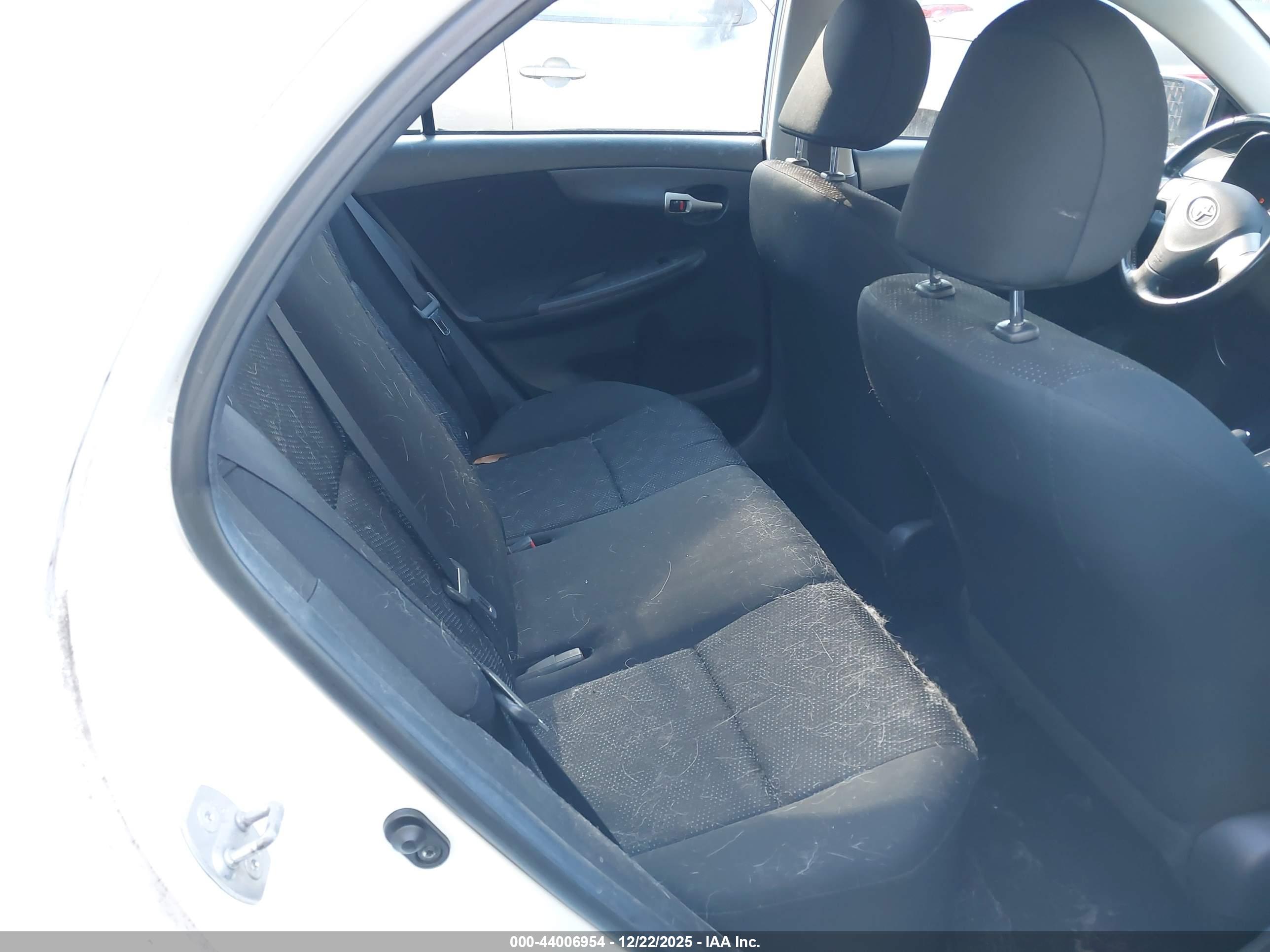 TOYOTA COROLLA image 8