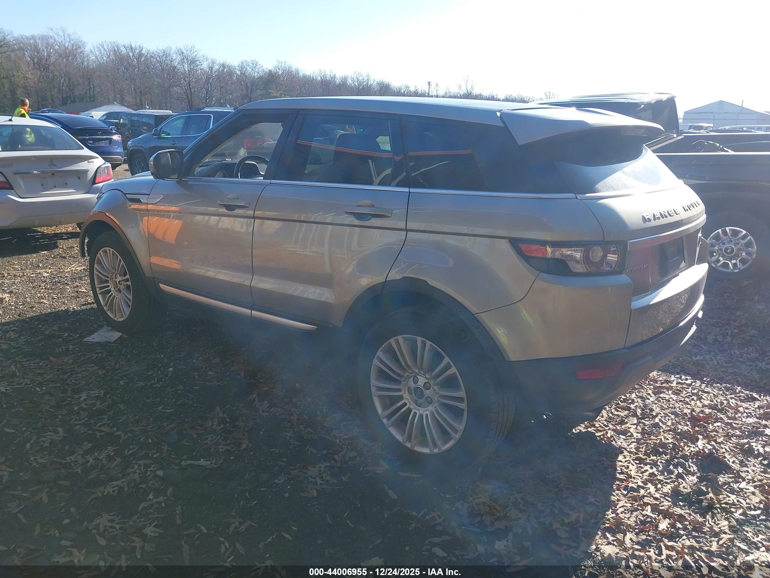 LAND ROVER image 3