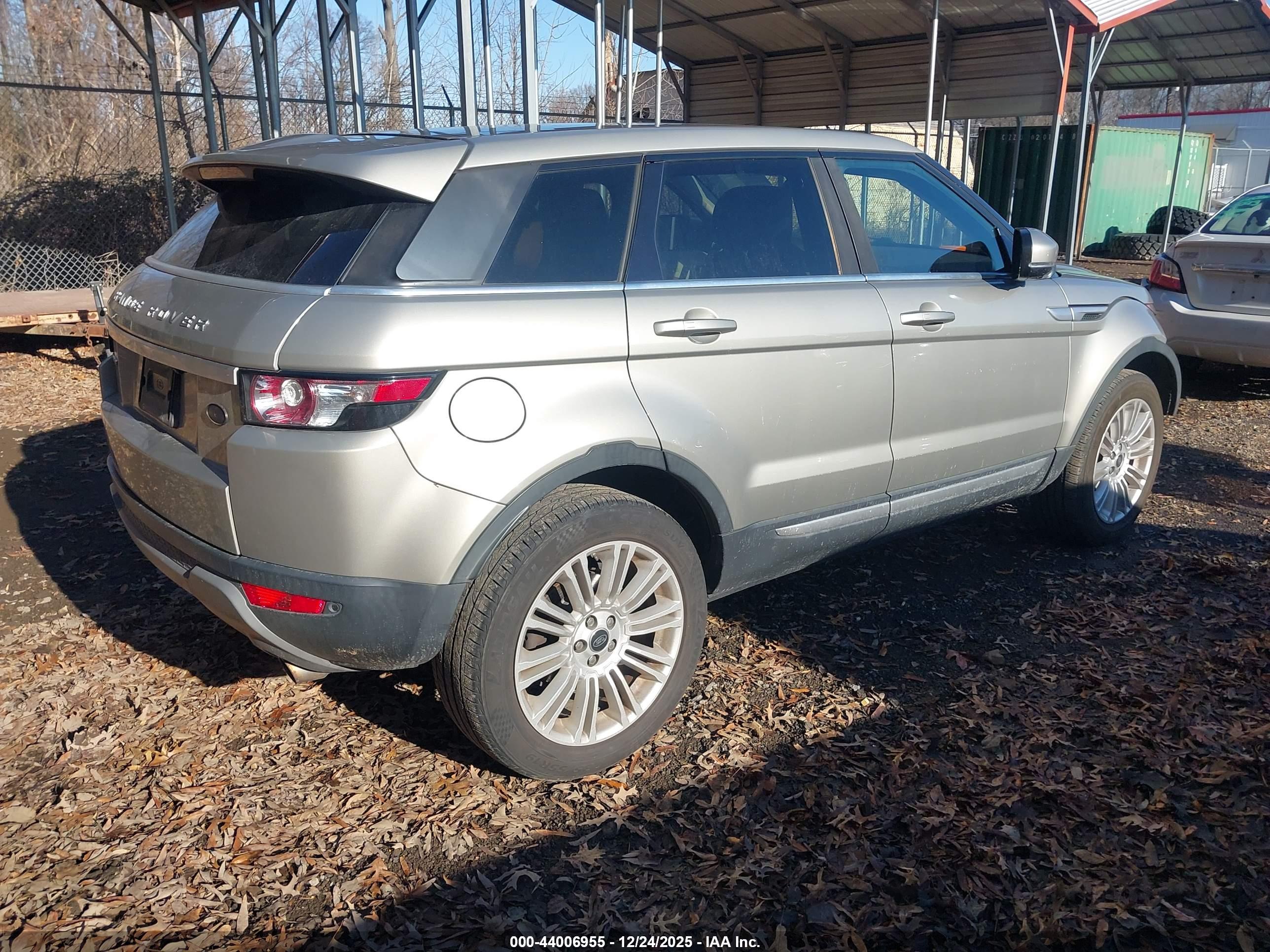 LAND ROVER image 4