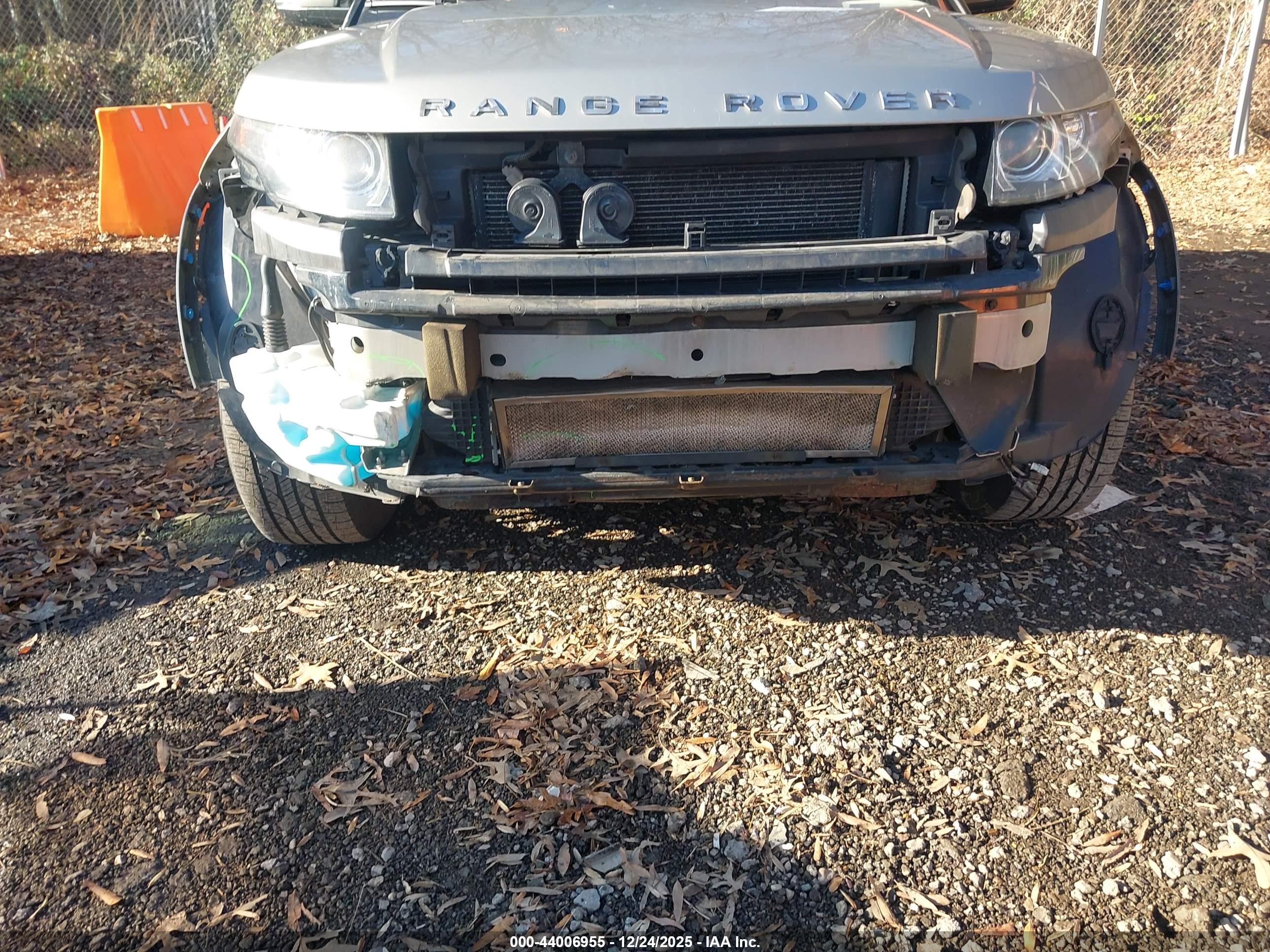 LAND ROVER image 6
