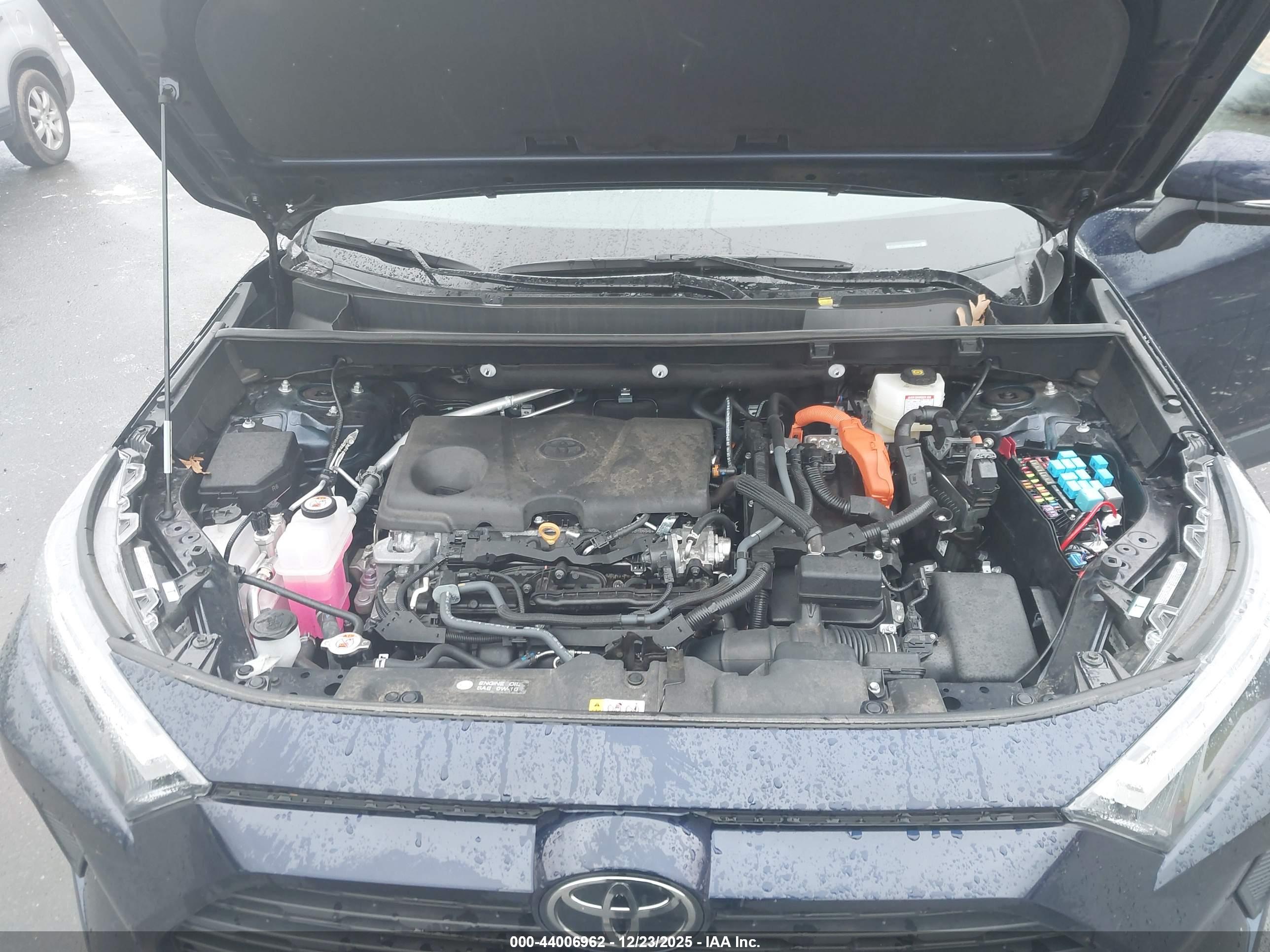TOYOTA RAV4 image 10