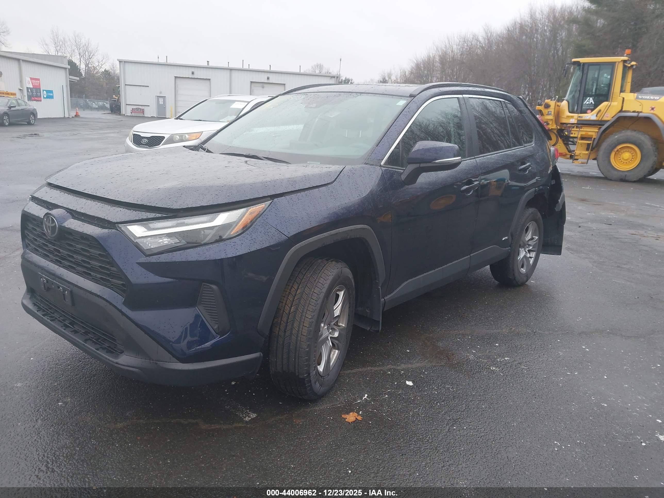 TOYOTA RAV4 image 2