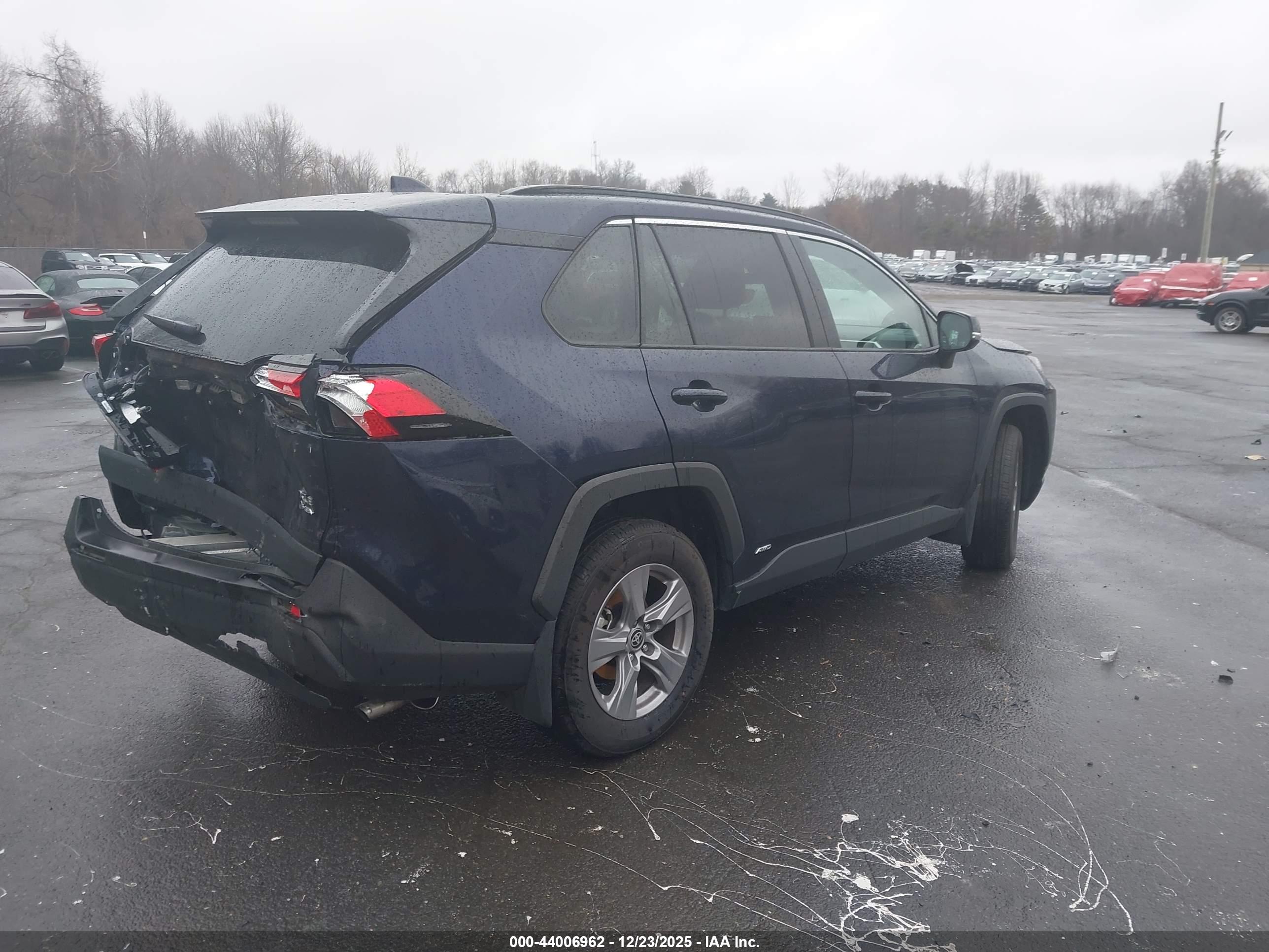 TOYOTA RAV4 image 4