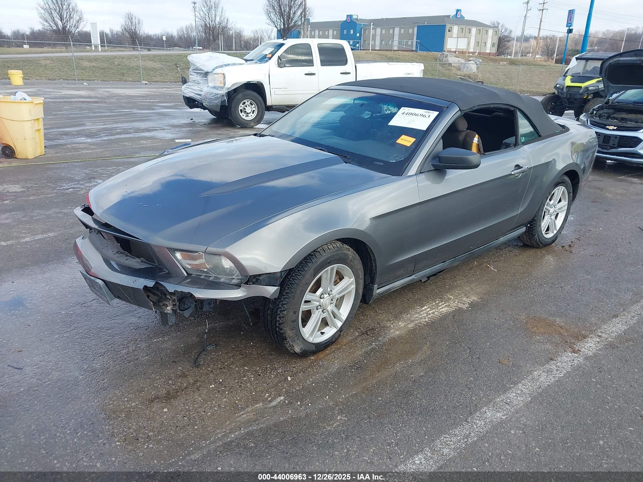 FORD MUSTANG image 2