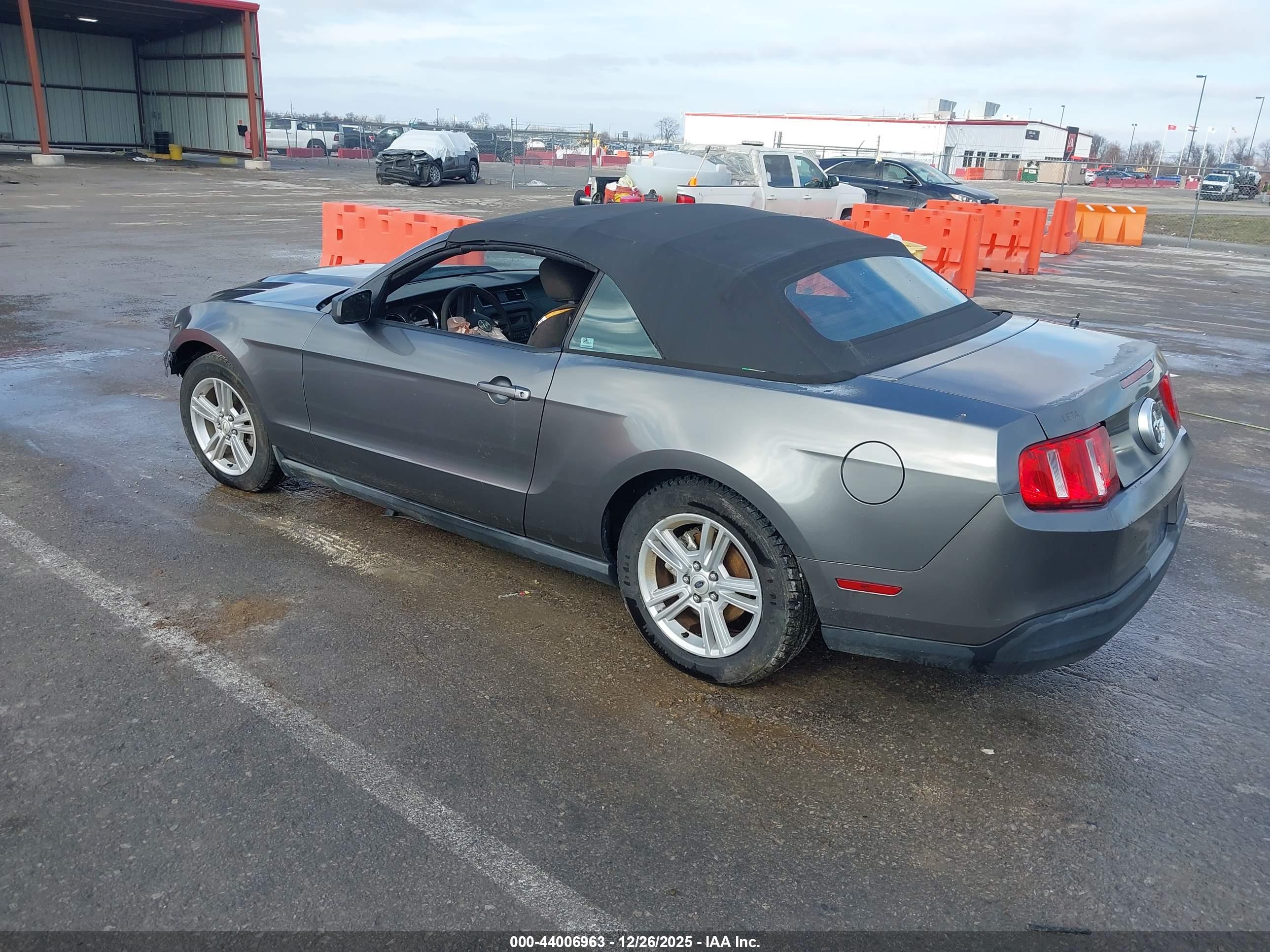 FORD MUSTANG image 3
