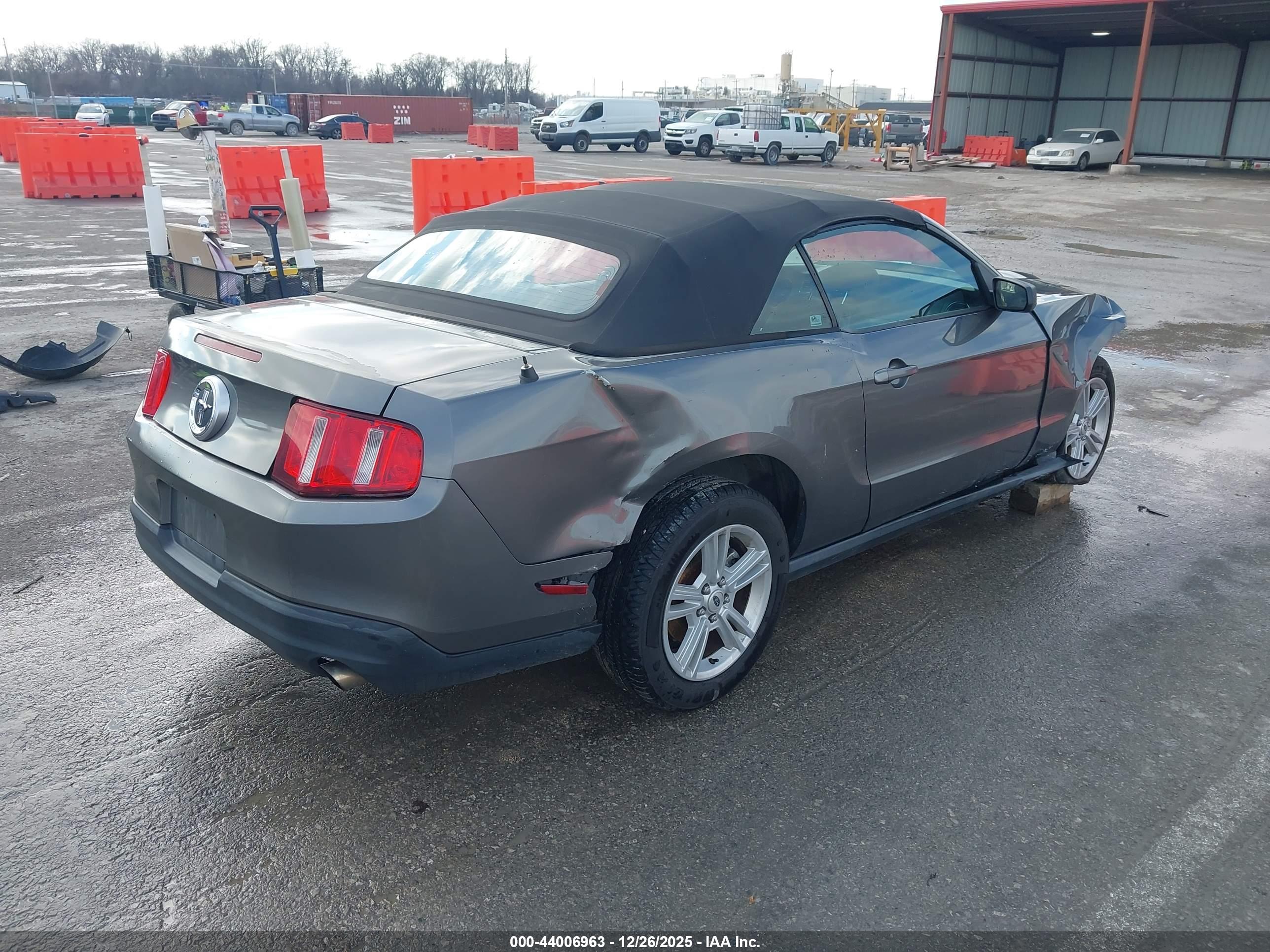 FORD MUSTANG image 4