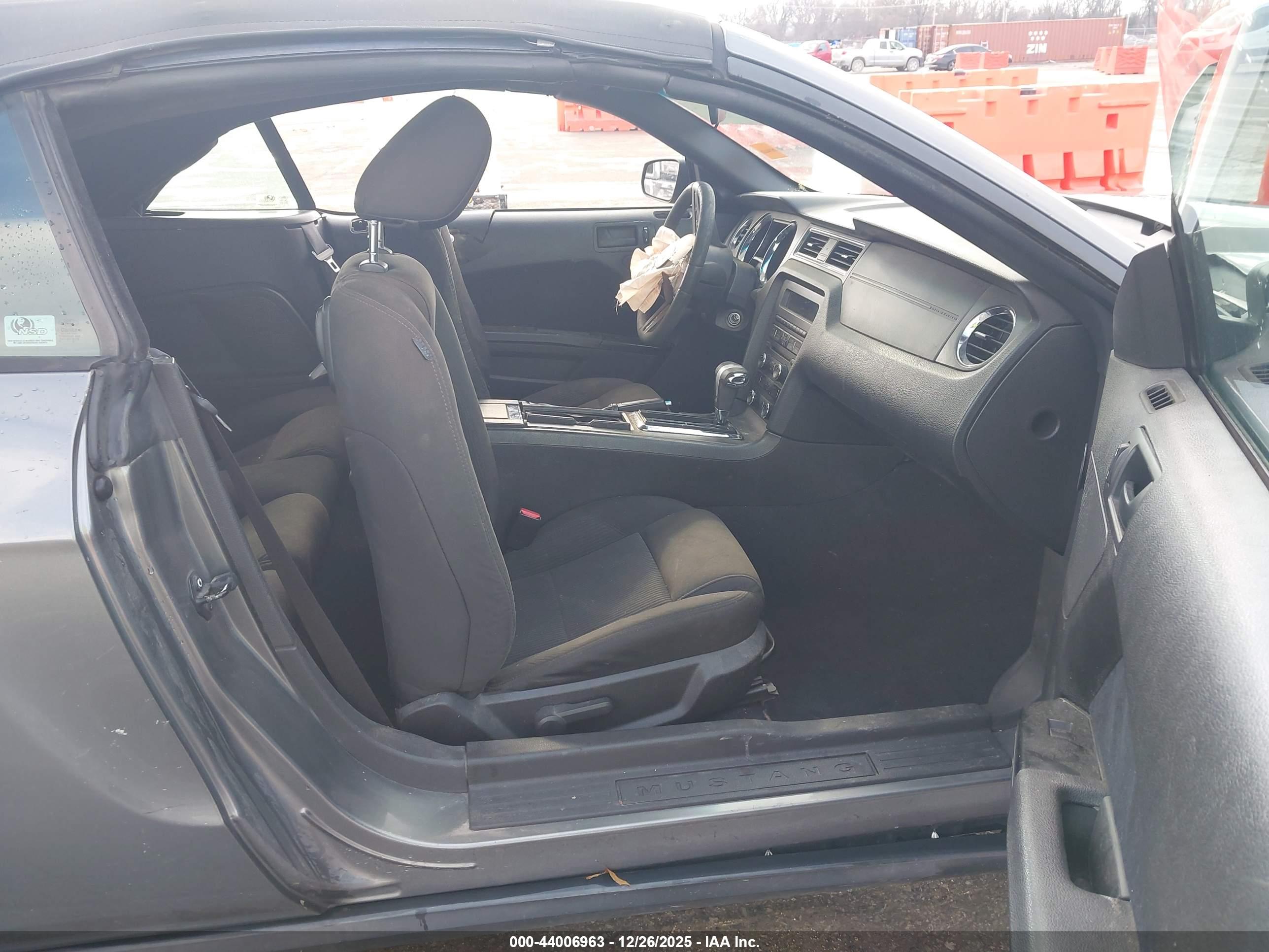 FORD MUSTANG image 5