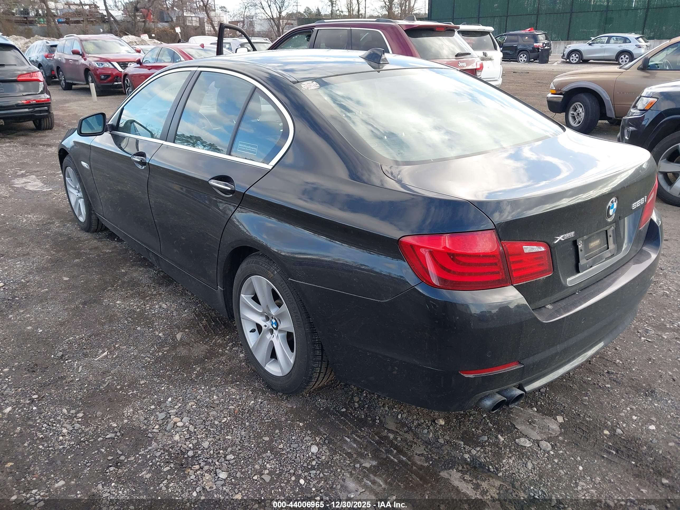 BMW 528I image 3