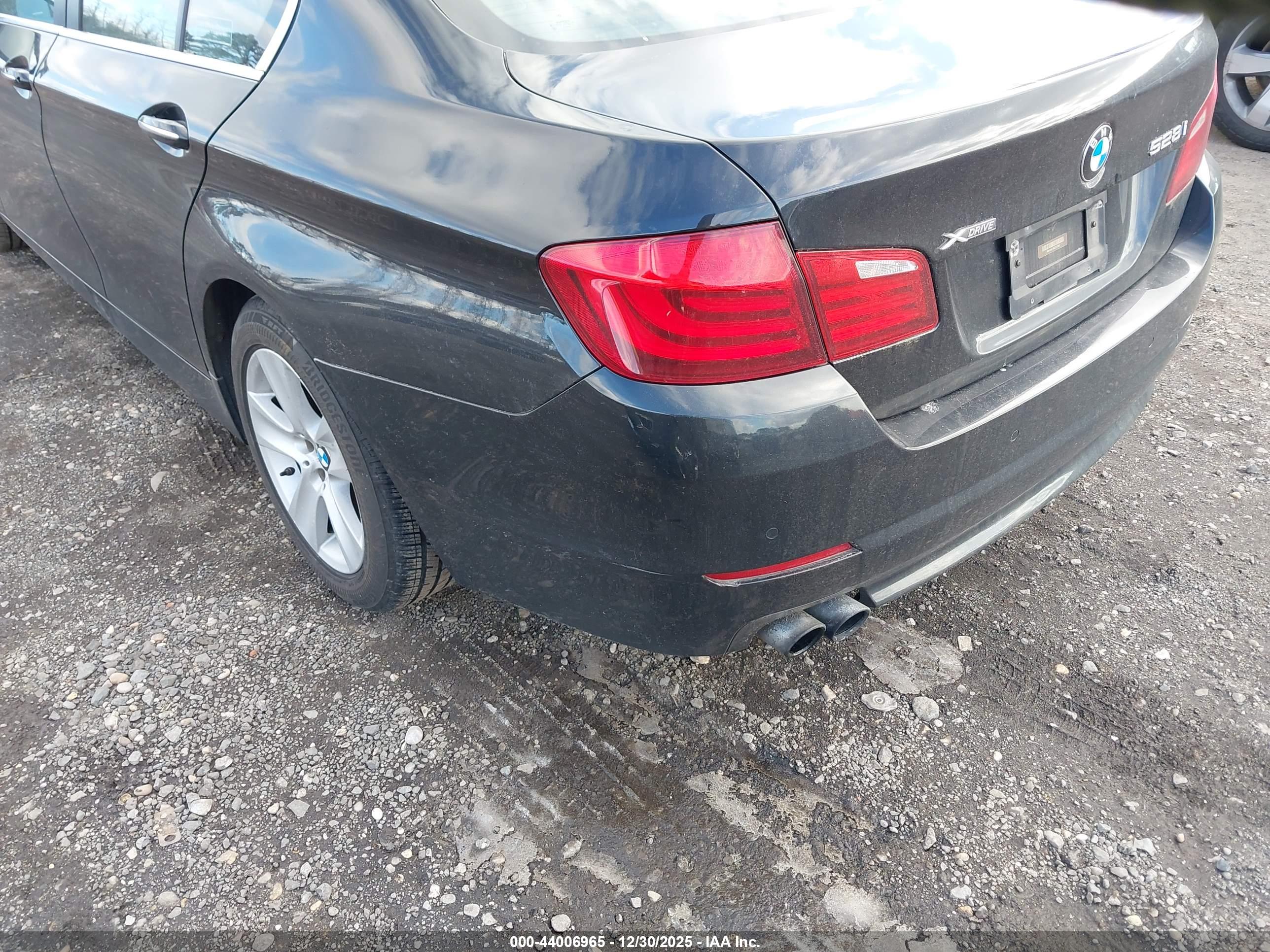 BMW 528I image 6