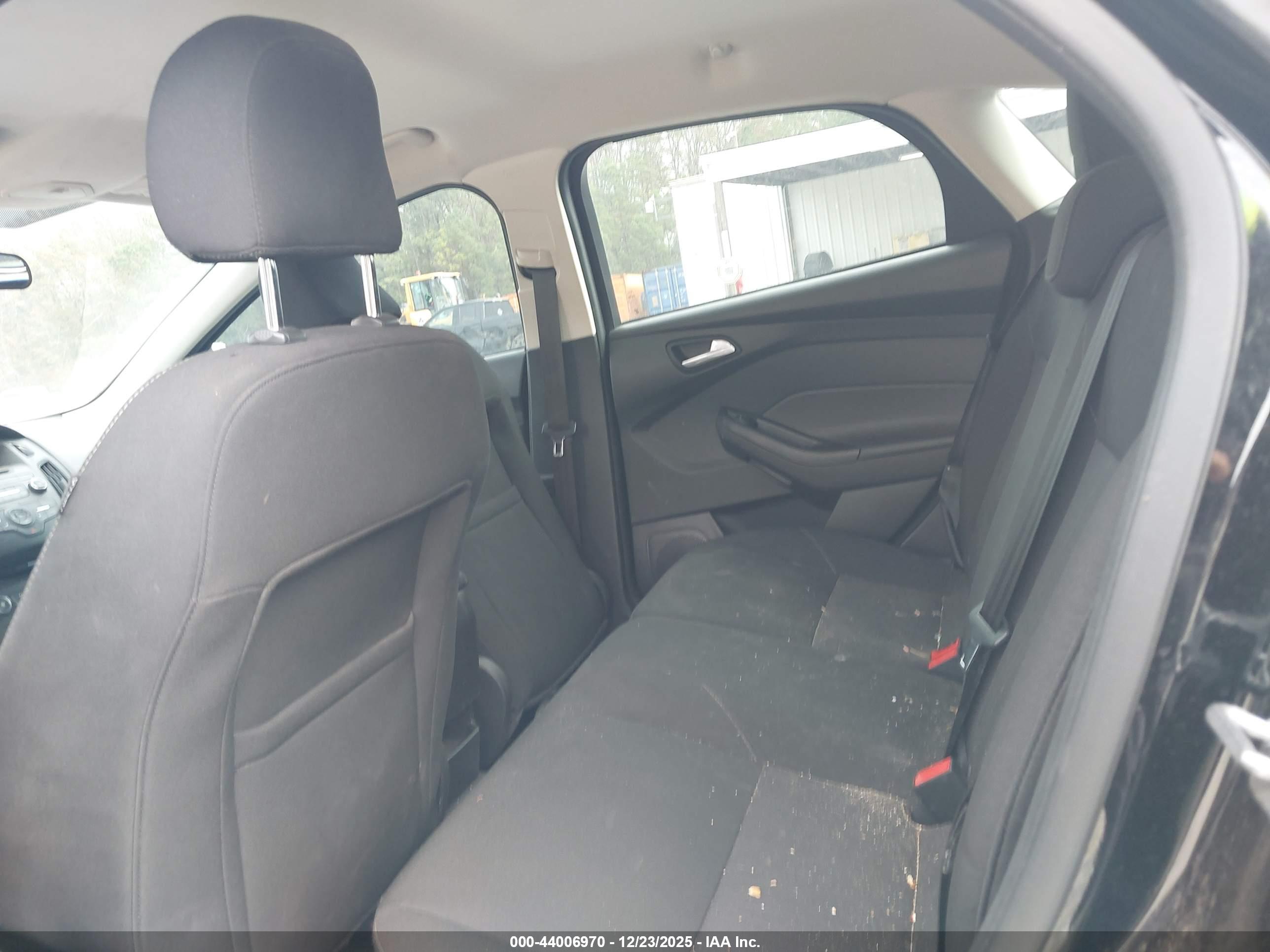 FORD FOCUS image 8