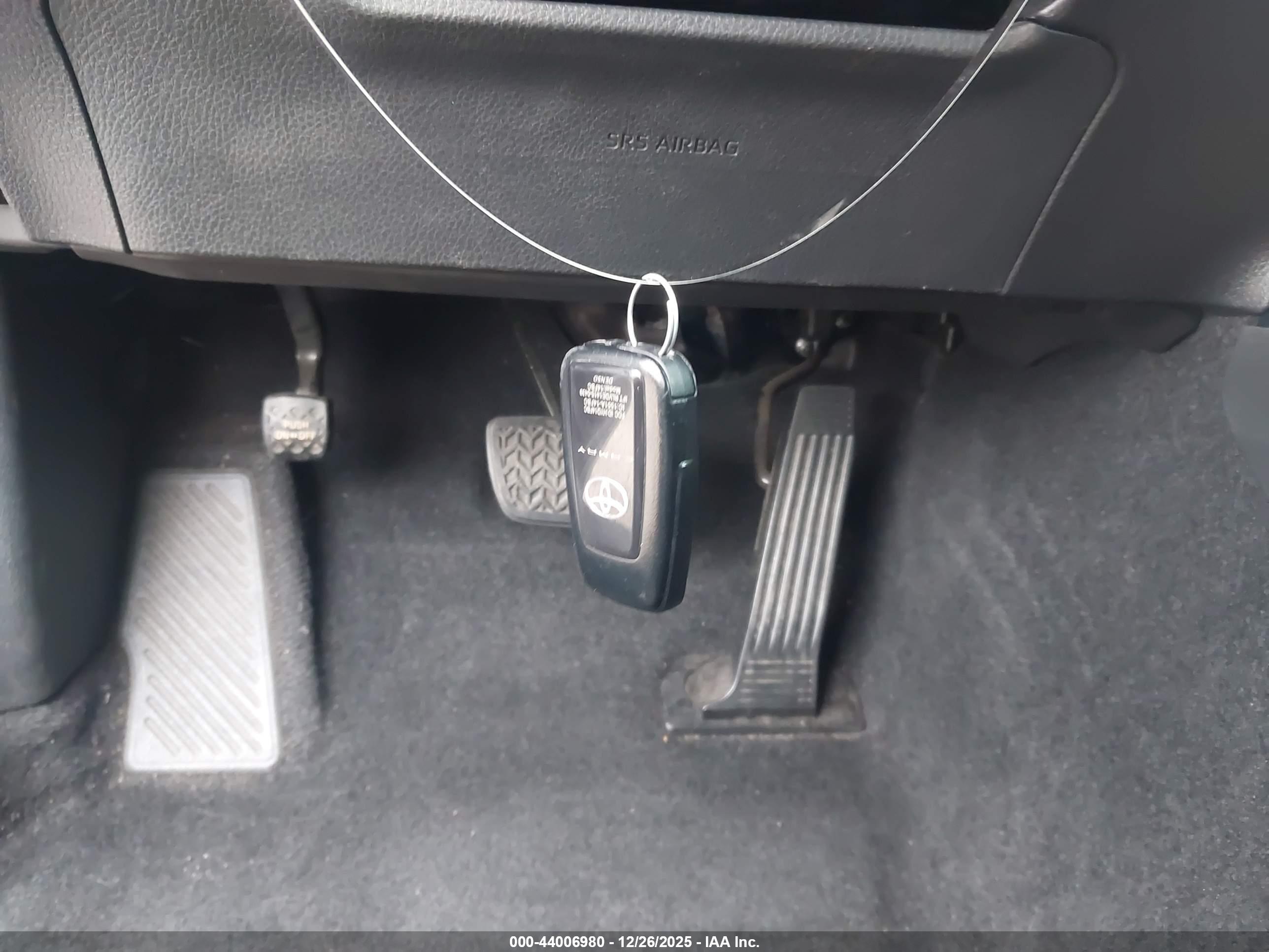TOYOTA CAMRY image 11