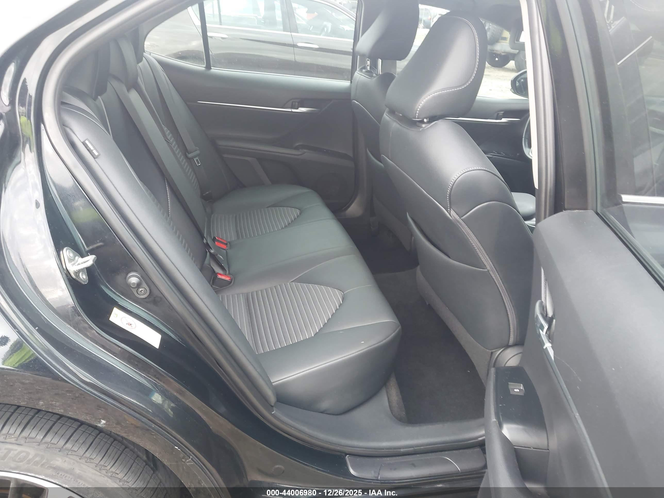 TOYOTA CAMRY image 8
