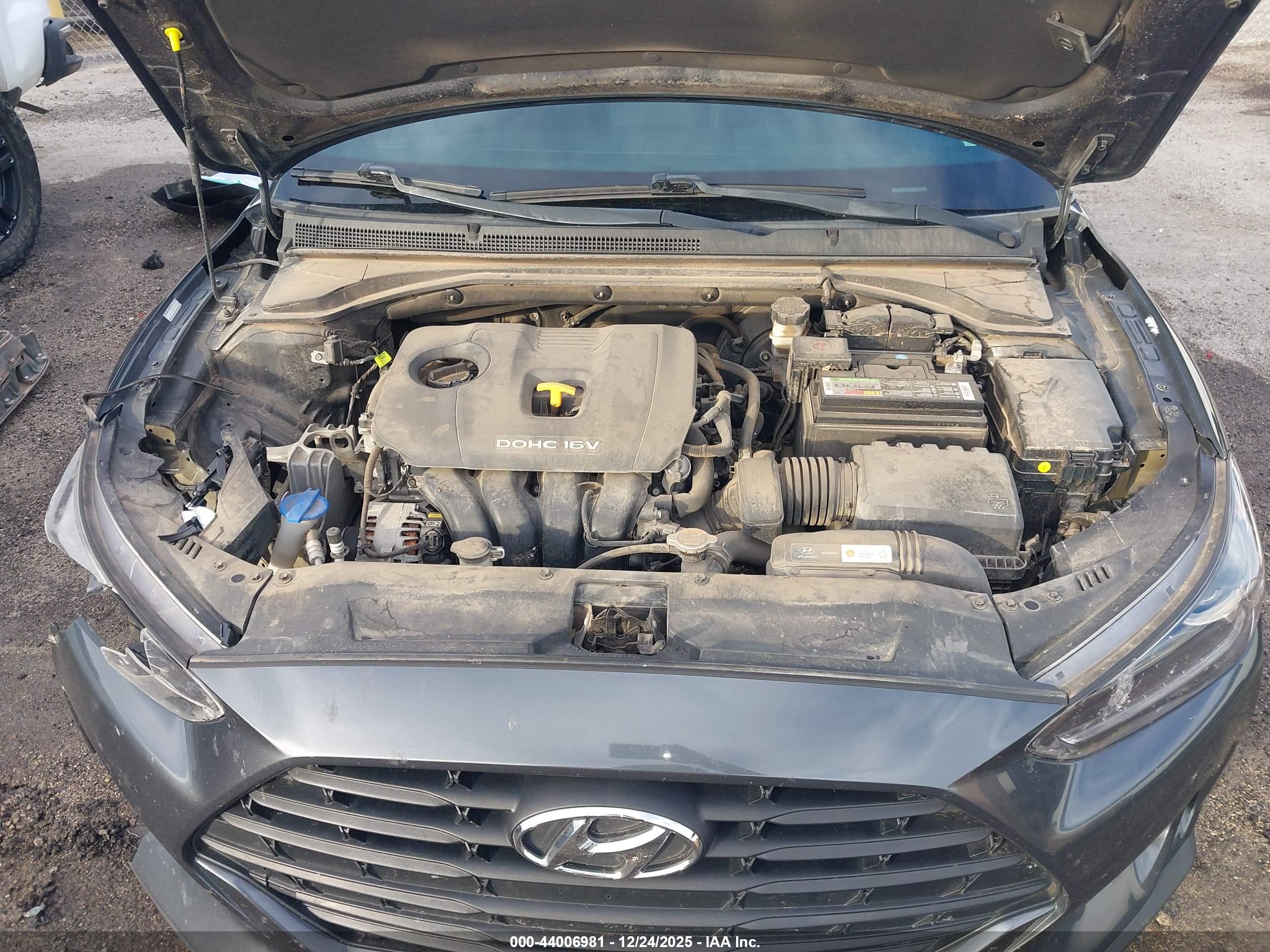 HYUNDAI VELOSTER image 10