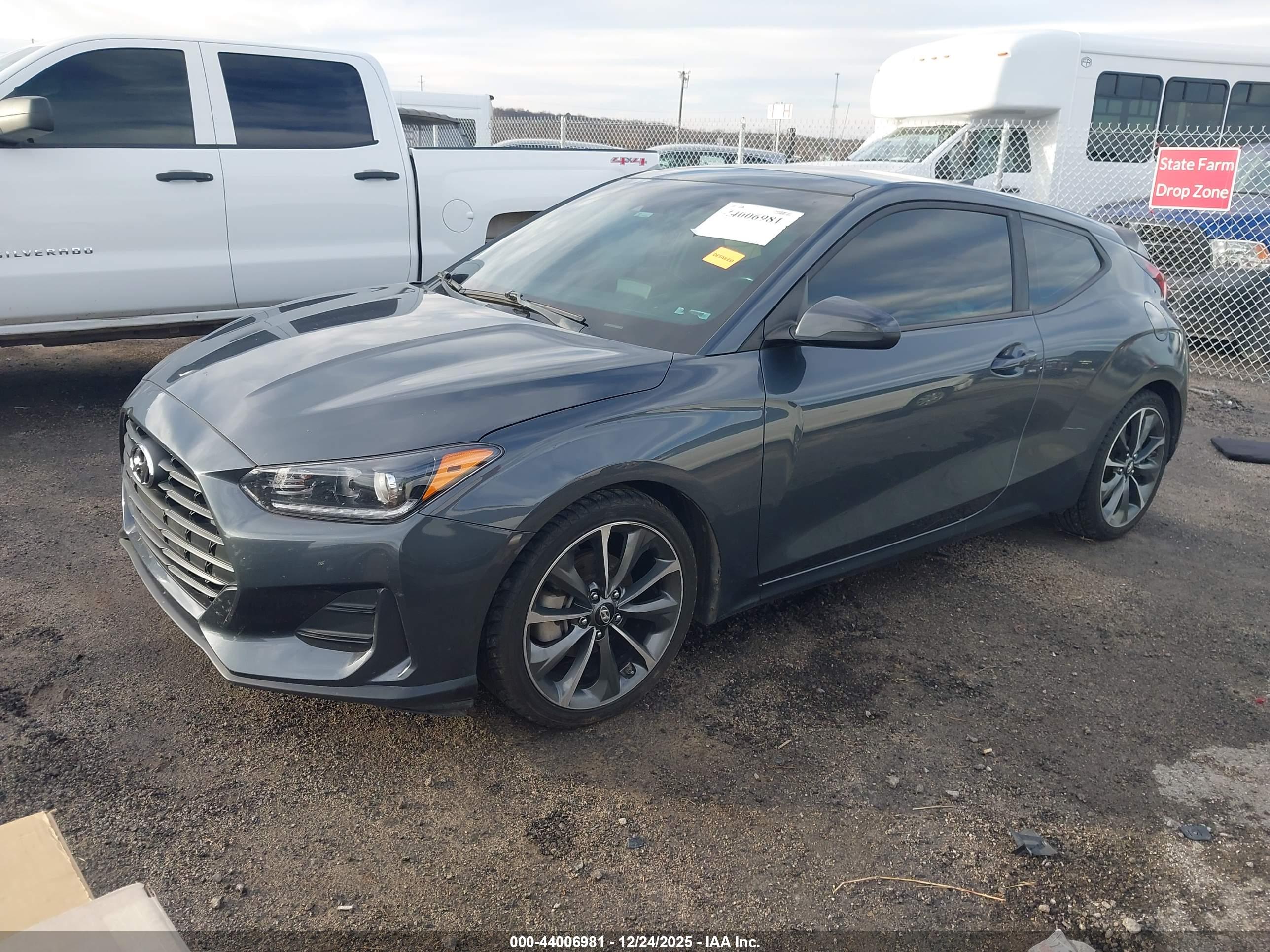 HYUNDAI VELOSTER image 2