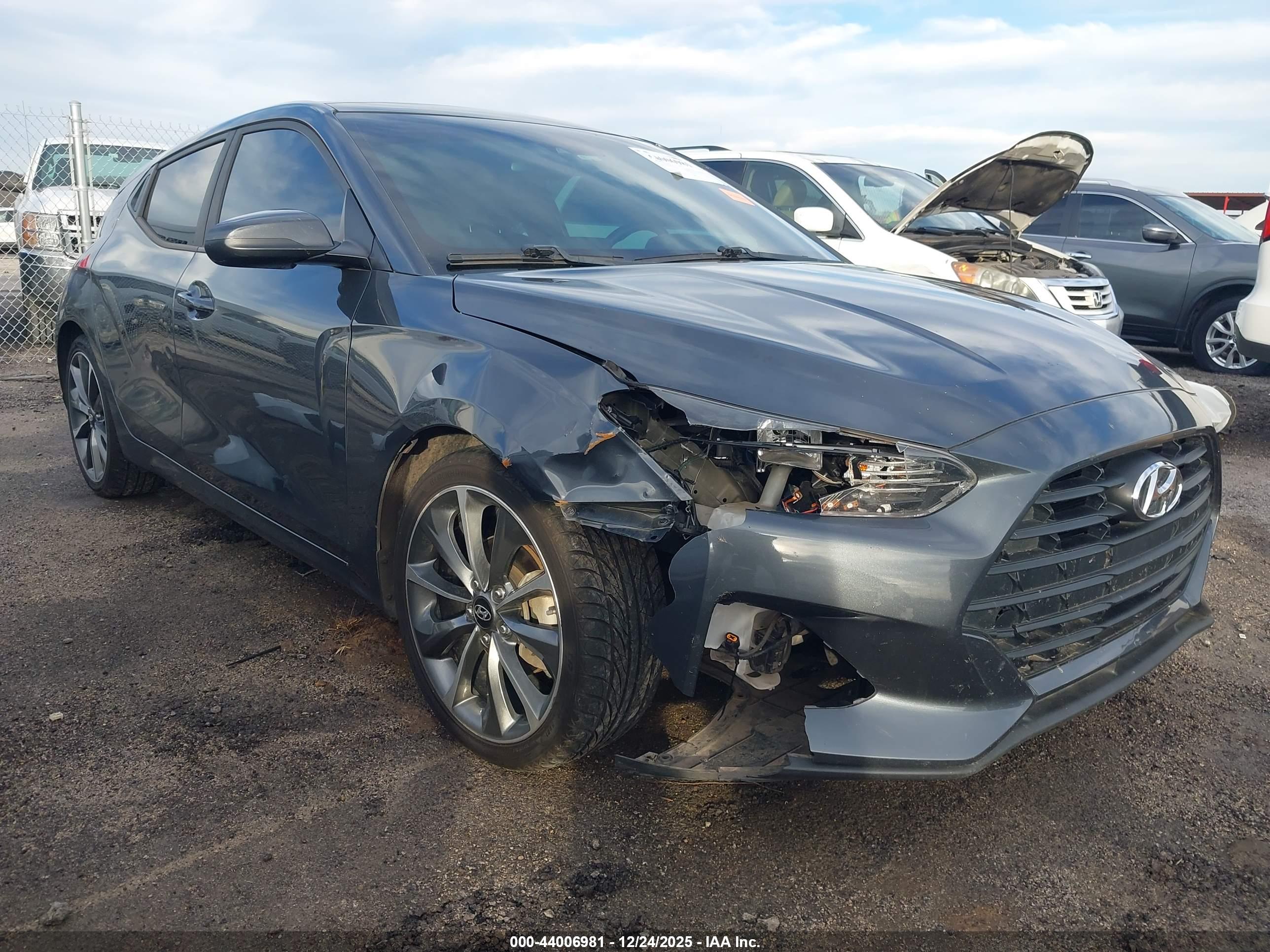 HYUNDAI VELOSTER image 6