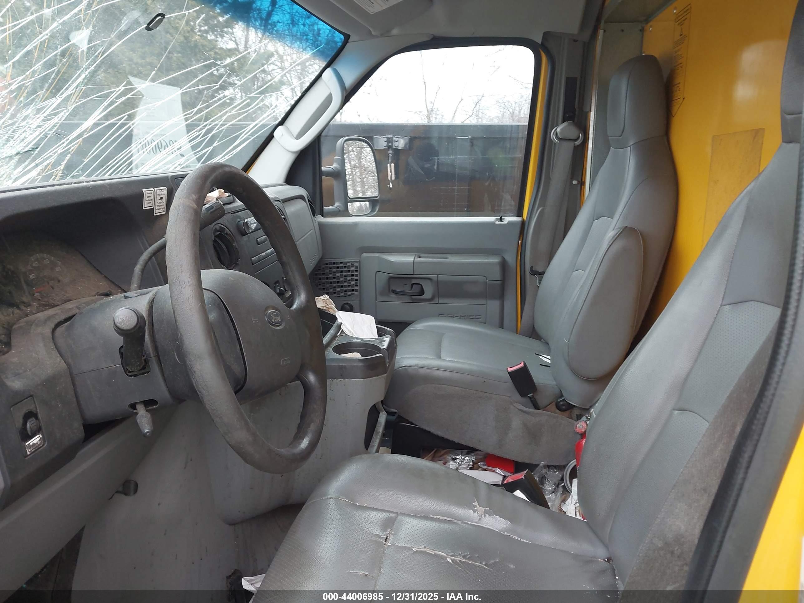 FORD E-350 image 7