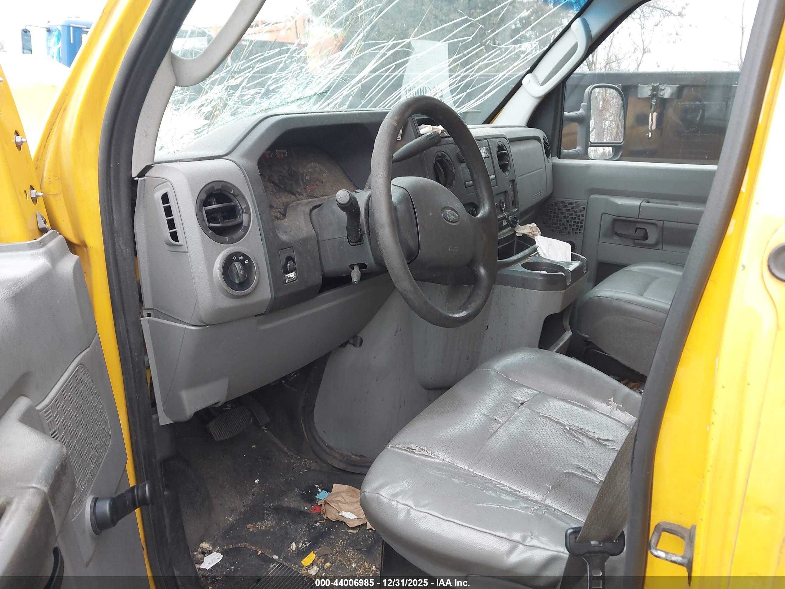 FORD E-350 image 8
