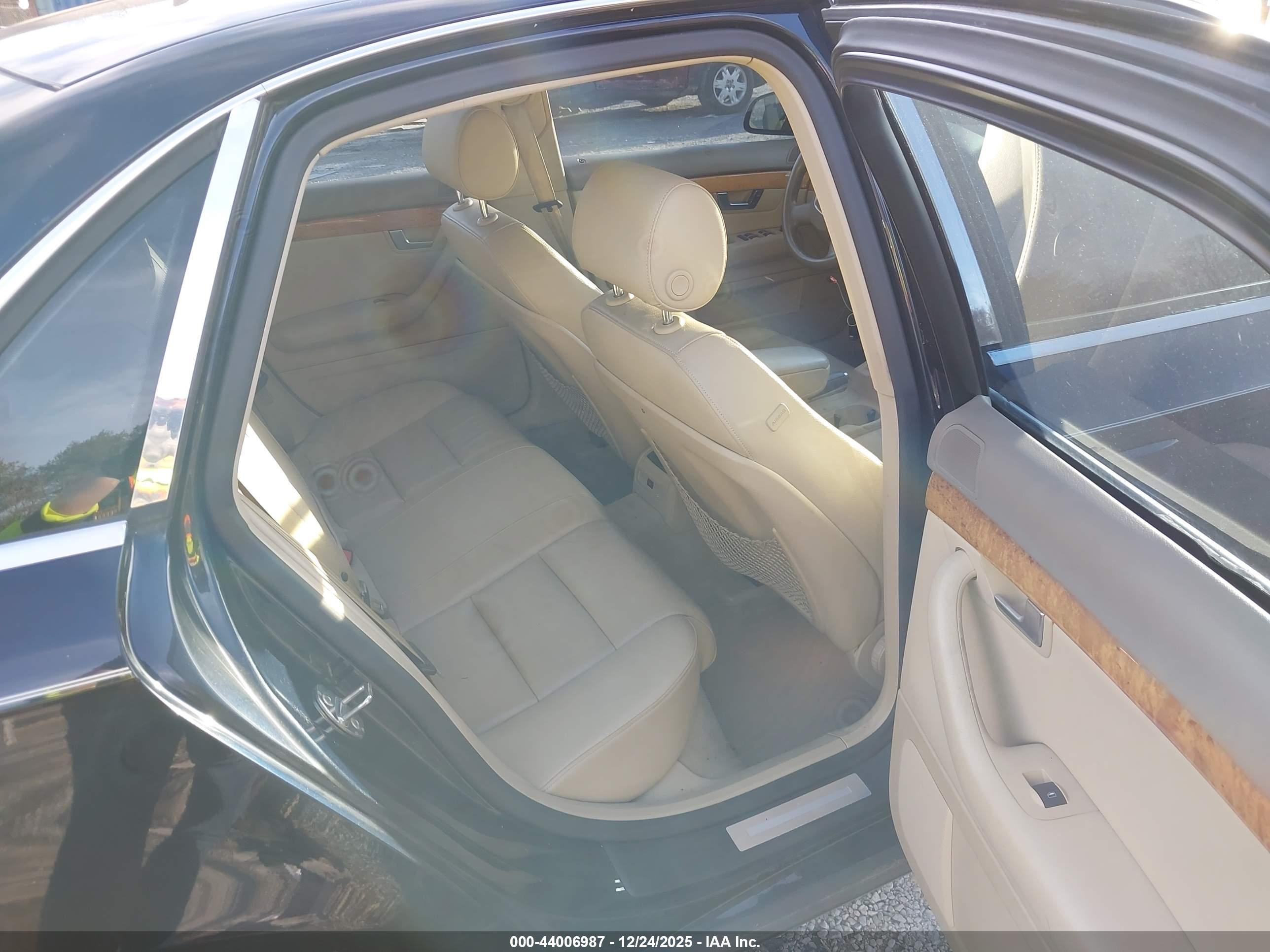 AUDI A4 image 8