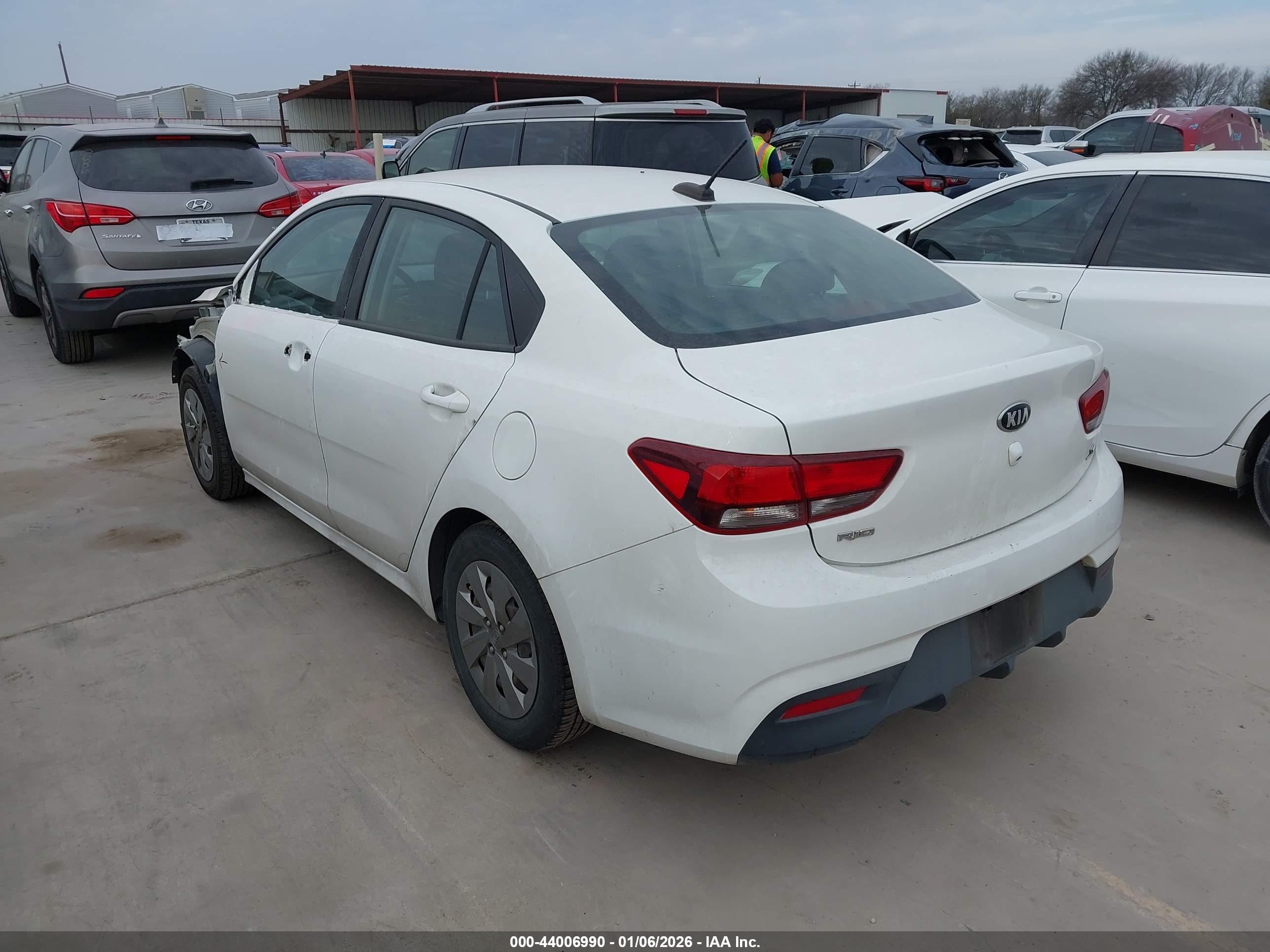 KIA RIO image 3