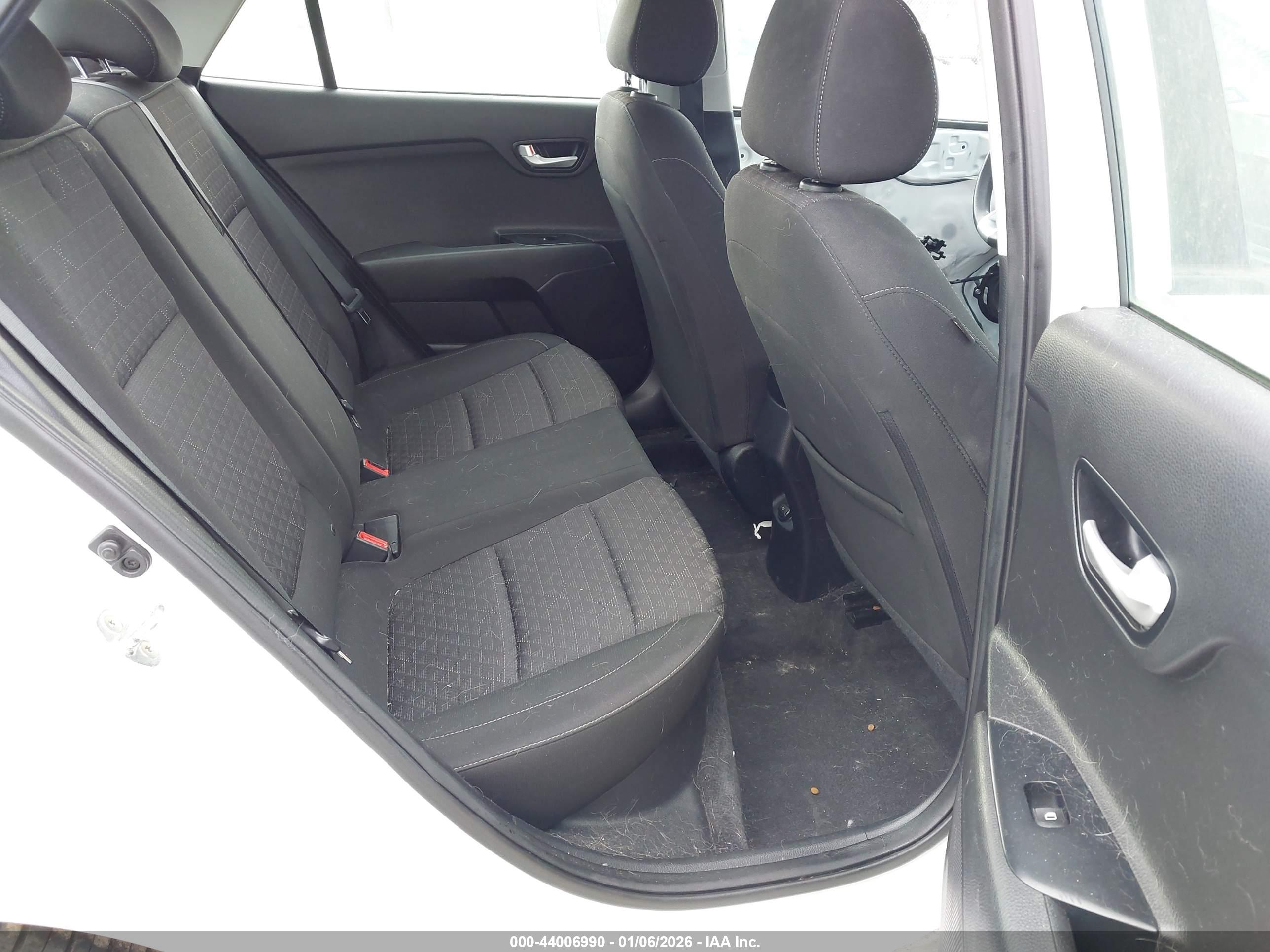 KIA RIO image 8