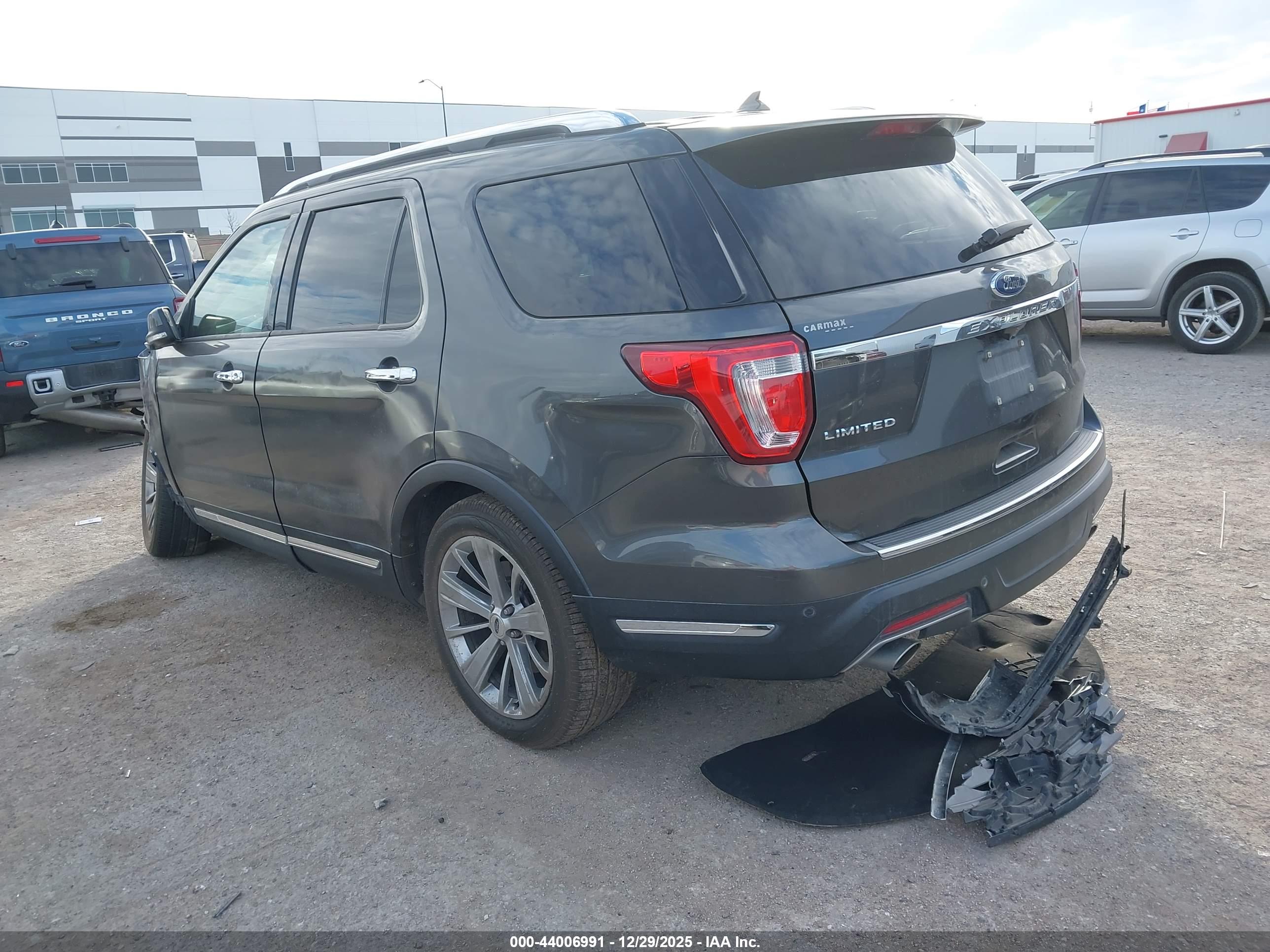 FORD EXPLORER image 3