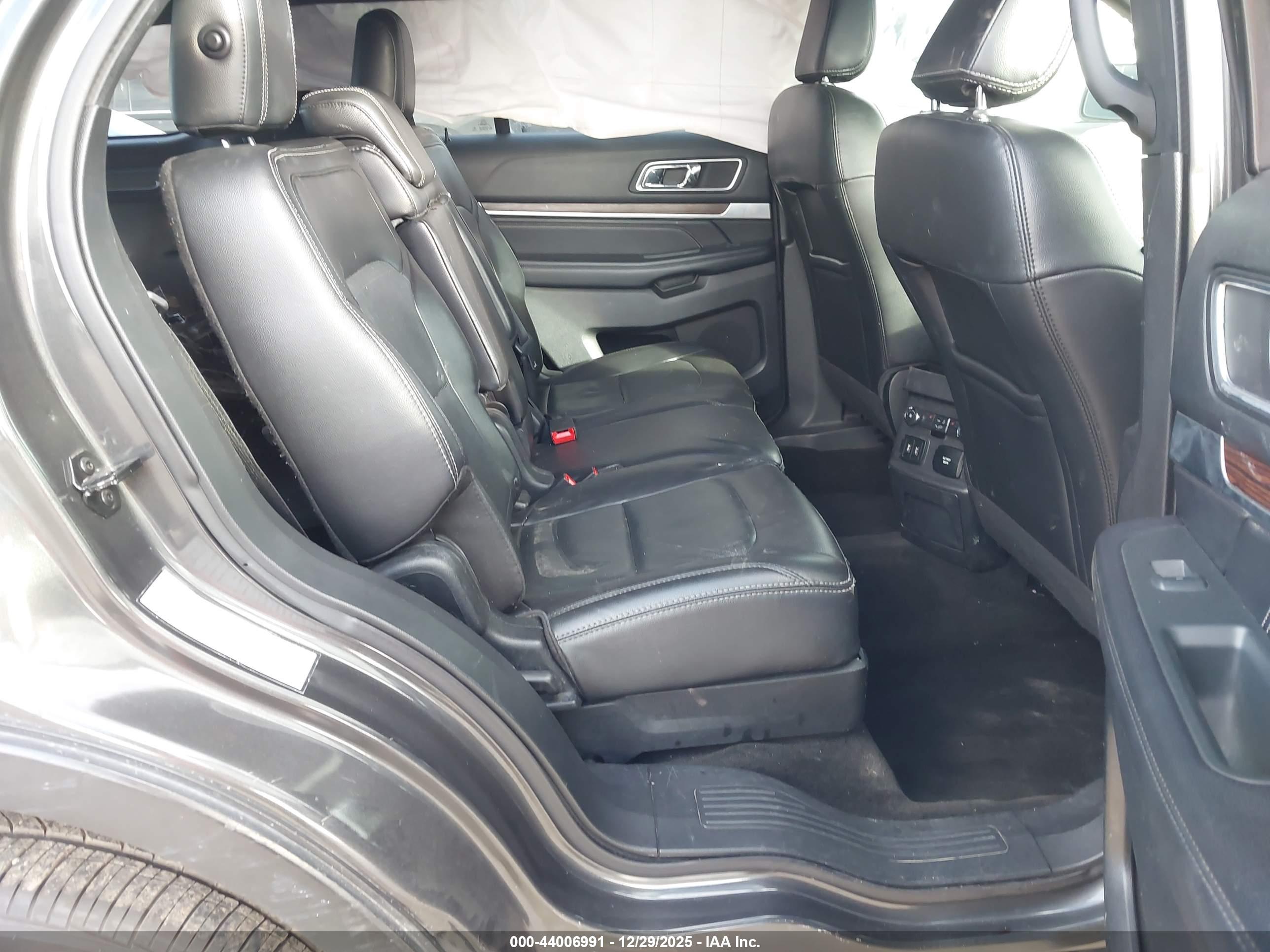 FORD EXPLORER image 8